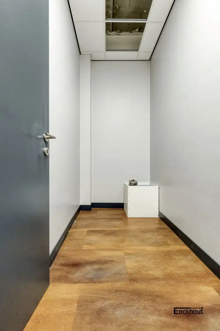 Commerciële handelsruimte van 106 m² op toplocatie in Oostende foto 8