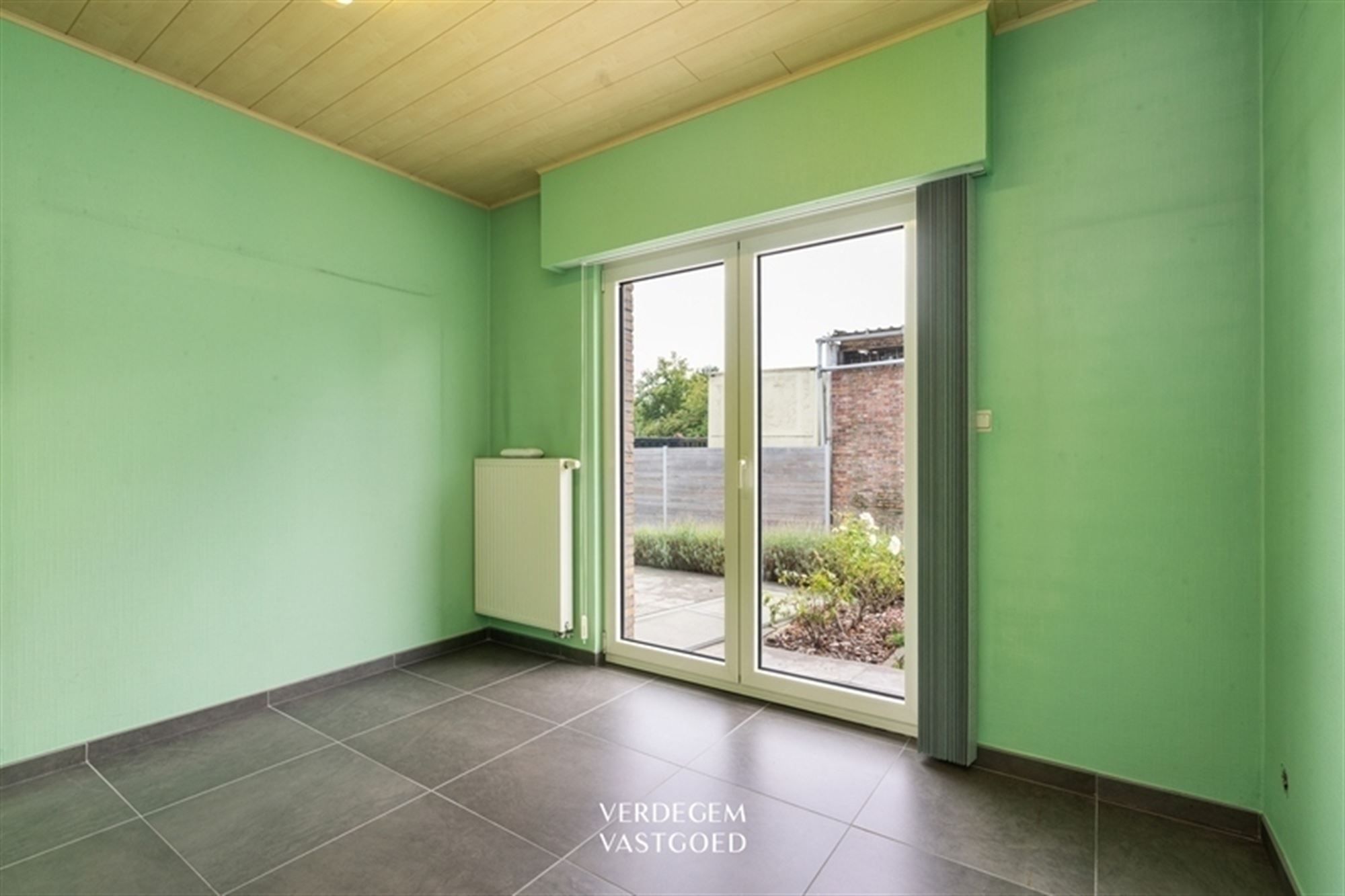 Bungalow met 4 slaapkamers en 2 garages op perceel van 1.029m² foto 9