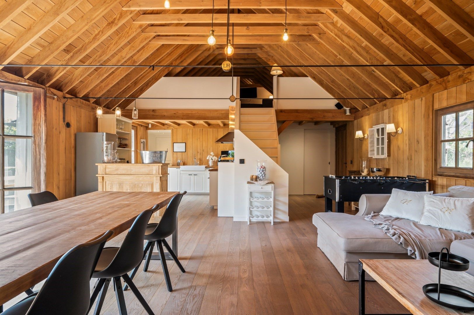 Charmante alleenstaande eigendom met mogelijkheid tot 3 slaapkamers, carport en oprit foto 8