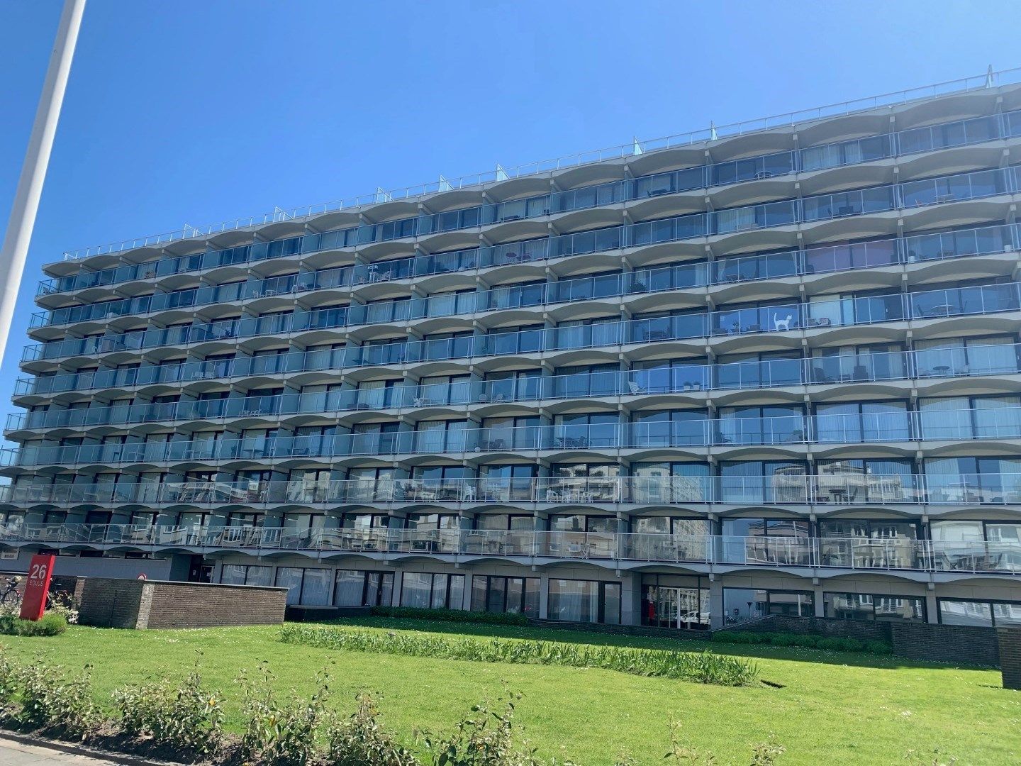 Ongemeubeld appartement met frontaal zeezicht vooraan en zicht op Wellington golf achteraan, 3 terrassen foto {{pictureIndex}}