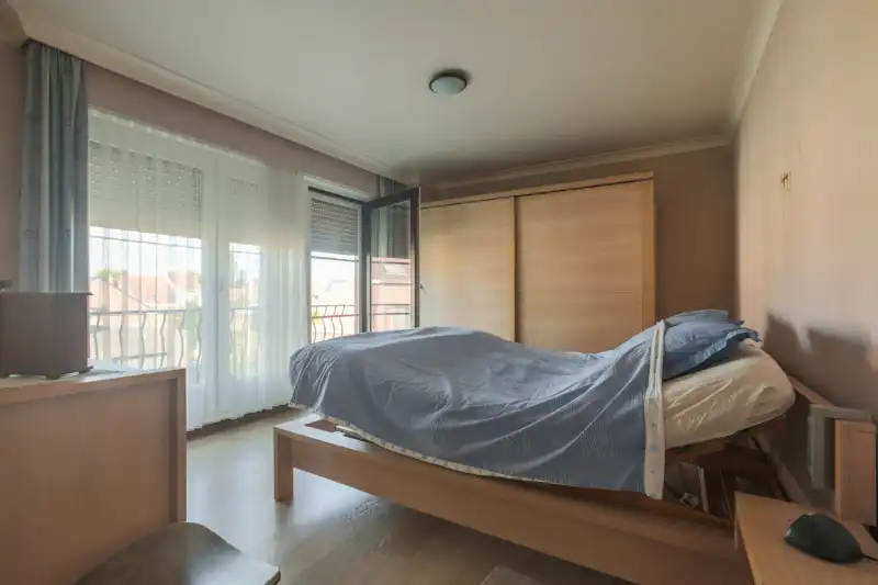 Verzorgde halfopen woning met 3 slaapkamers, tuin en ruime garage op een totale grondoppervlakte van 393m². foto 8