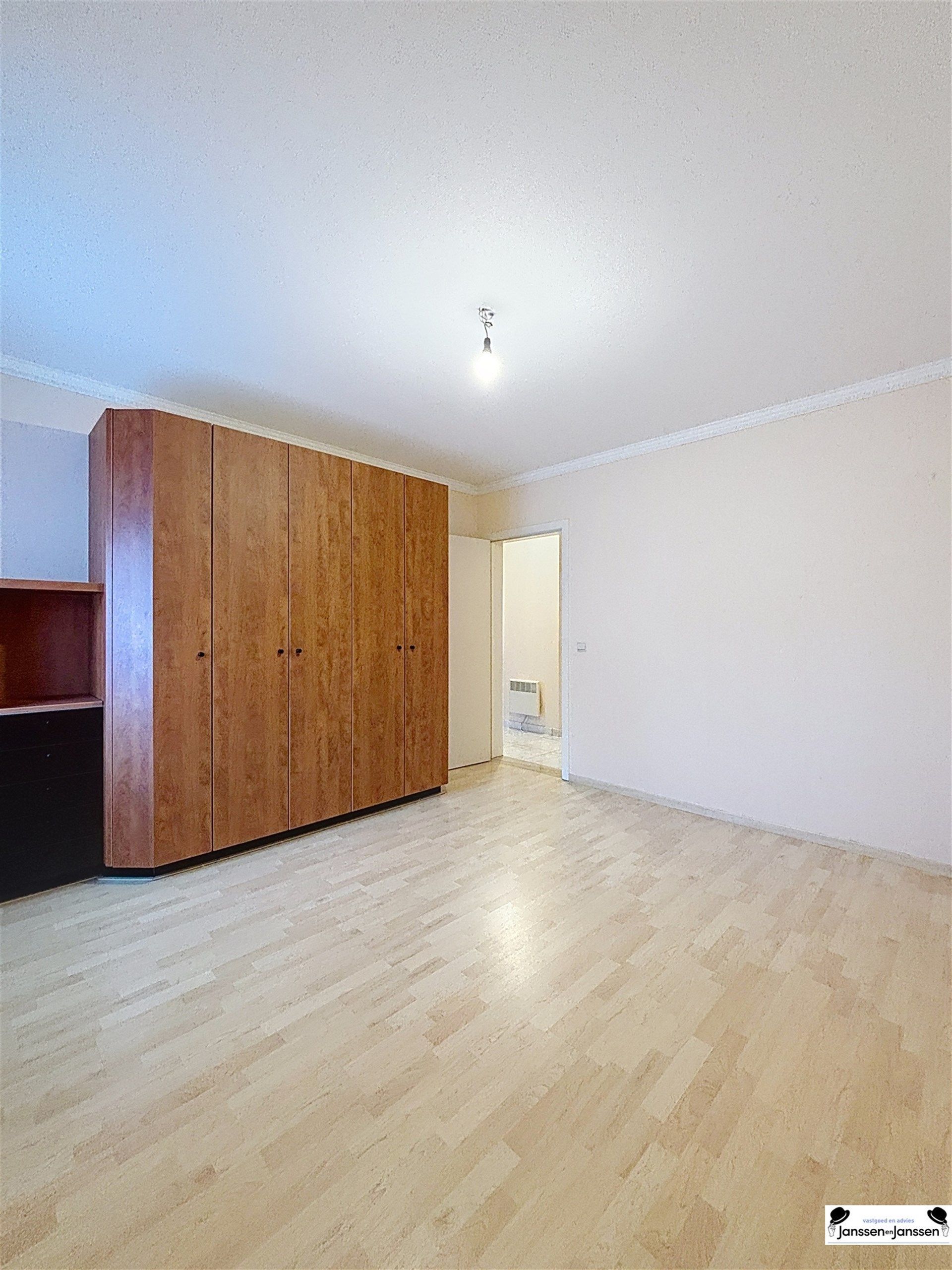 Ruim gelijkvloers appartement met topligging in Oostende foto 11