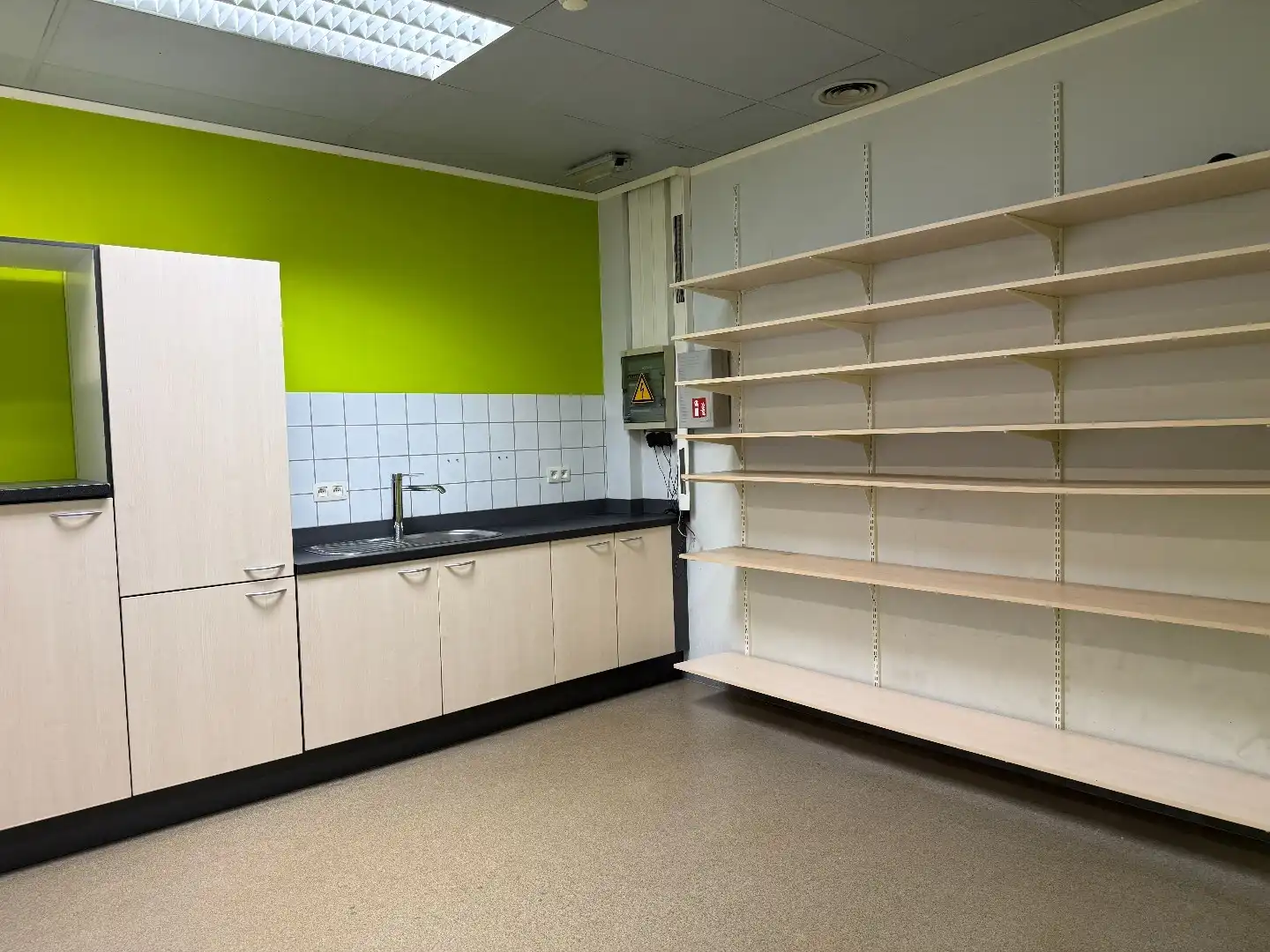 Gunstig gelegen handelsruimte te Sint-Job foto 9