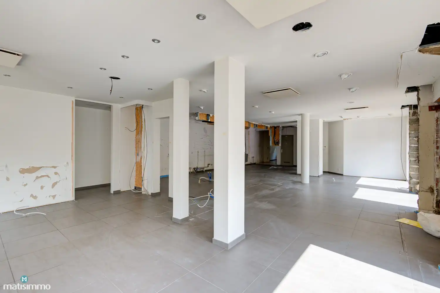 LICHTRIJK HANDELSPAND (174M2) MET VEEL VISIBILITEIT OP EEN TOPLOCATIE IN BEVERST foto 4