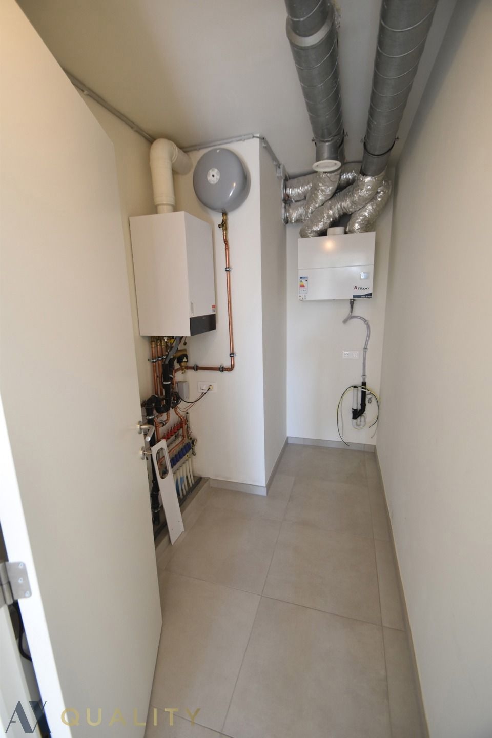 Energiezuinig recent gelijkvloers 2-slpk. appt met terr., tuin en autostaanplaats foto 19