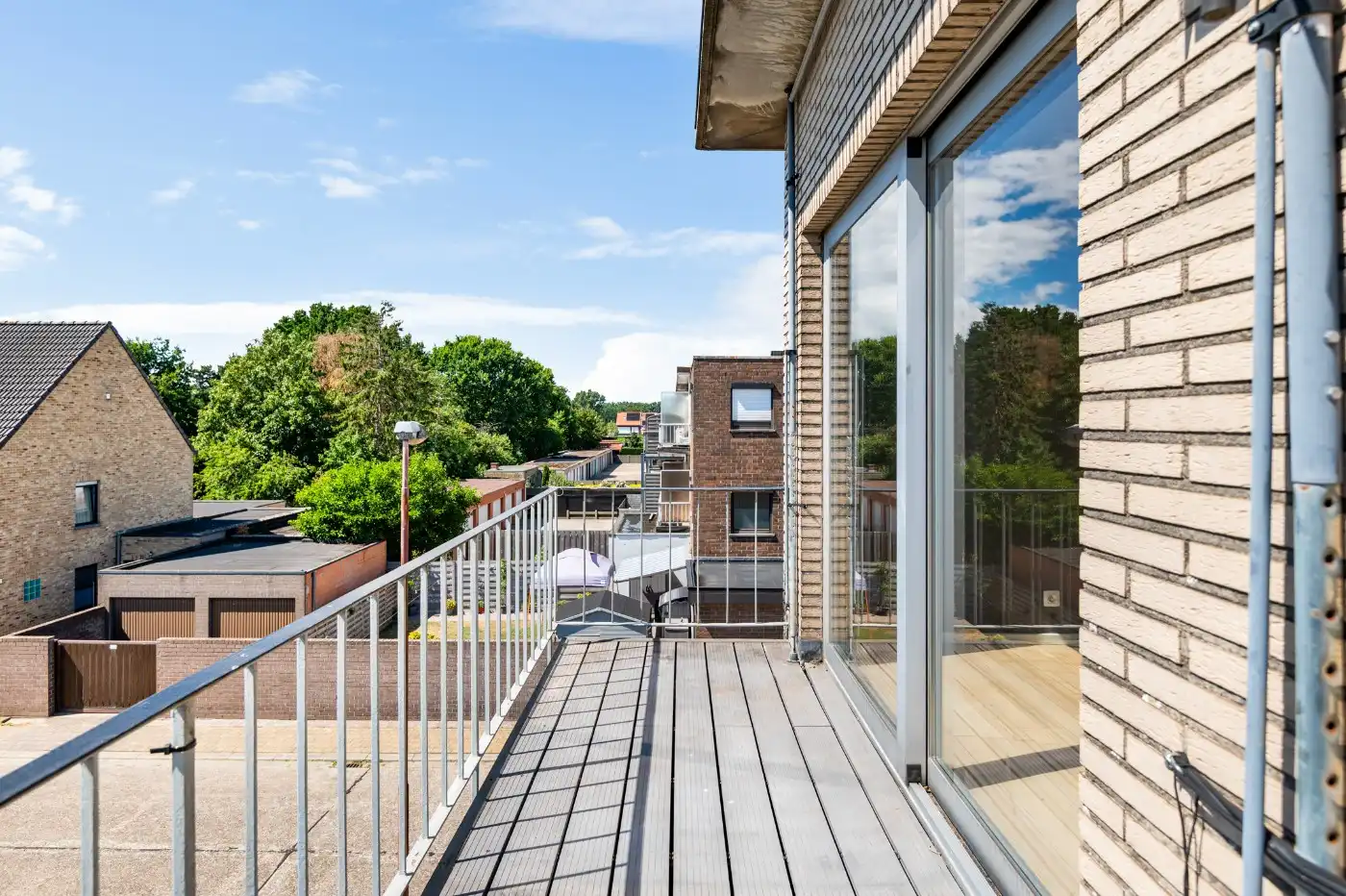 Tof, ruim app. op 2e verd. met 3 slpk. en mog. garage foto 14