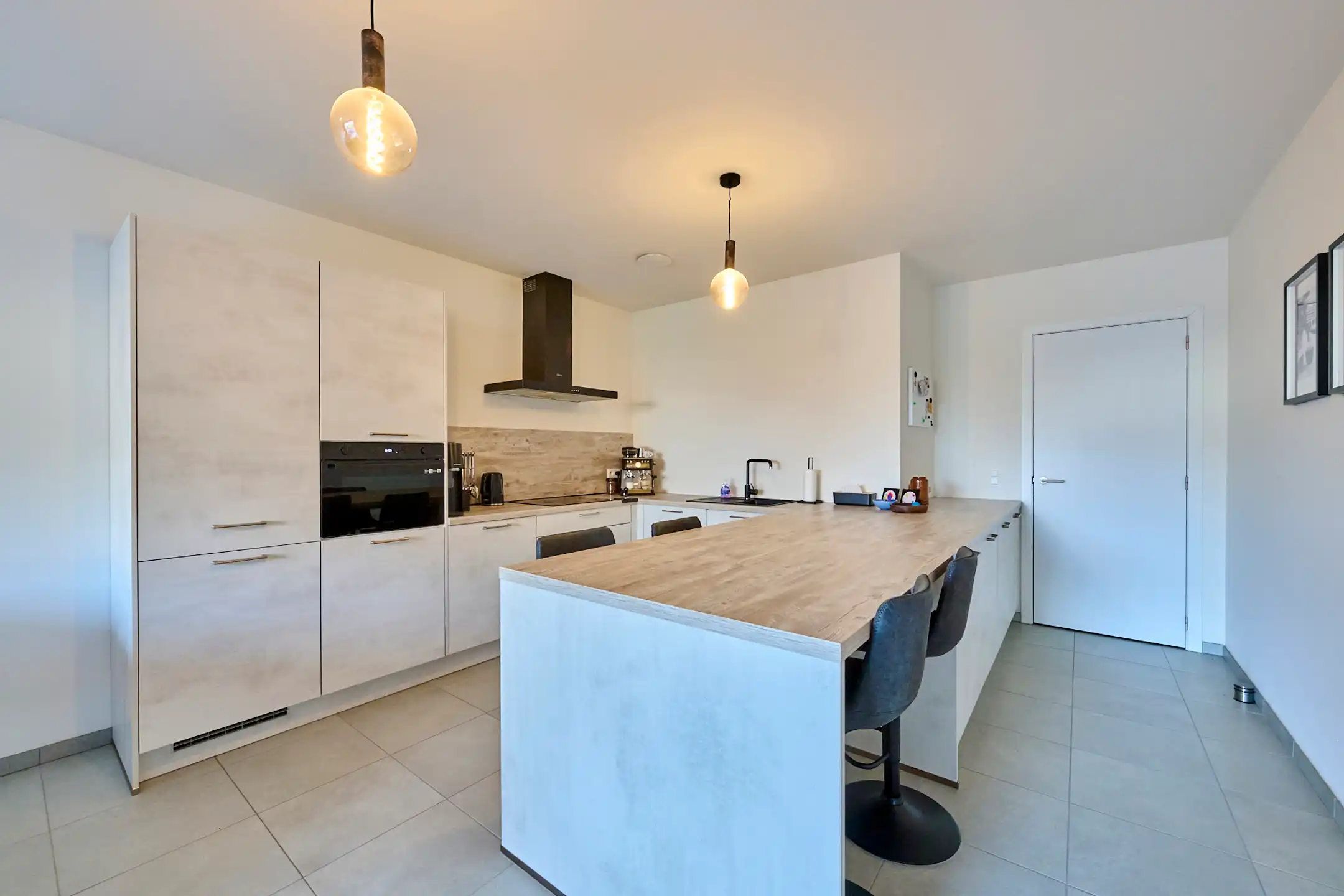 INSTAPKLAAR GELIJKVLOERS 1 SLAAPKAMER APPARTEMENT foto 3