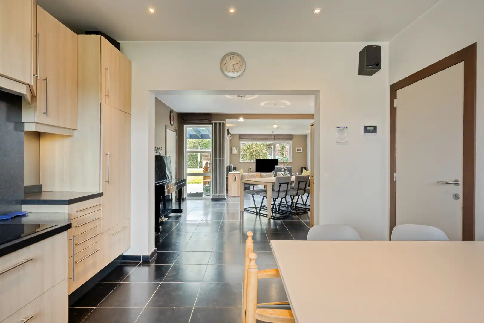 Halfopen bebouwing met 4 slaapkamers en bureau, ruime garage, kelder en zolder in Holsbeek! - EPC 161 kWh/m² - bewoonbare opp. 288 m² foto 5