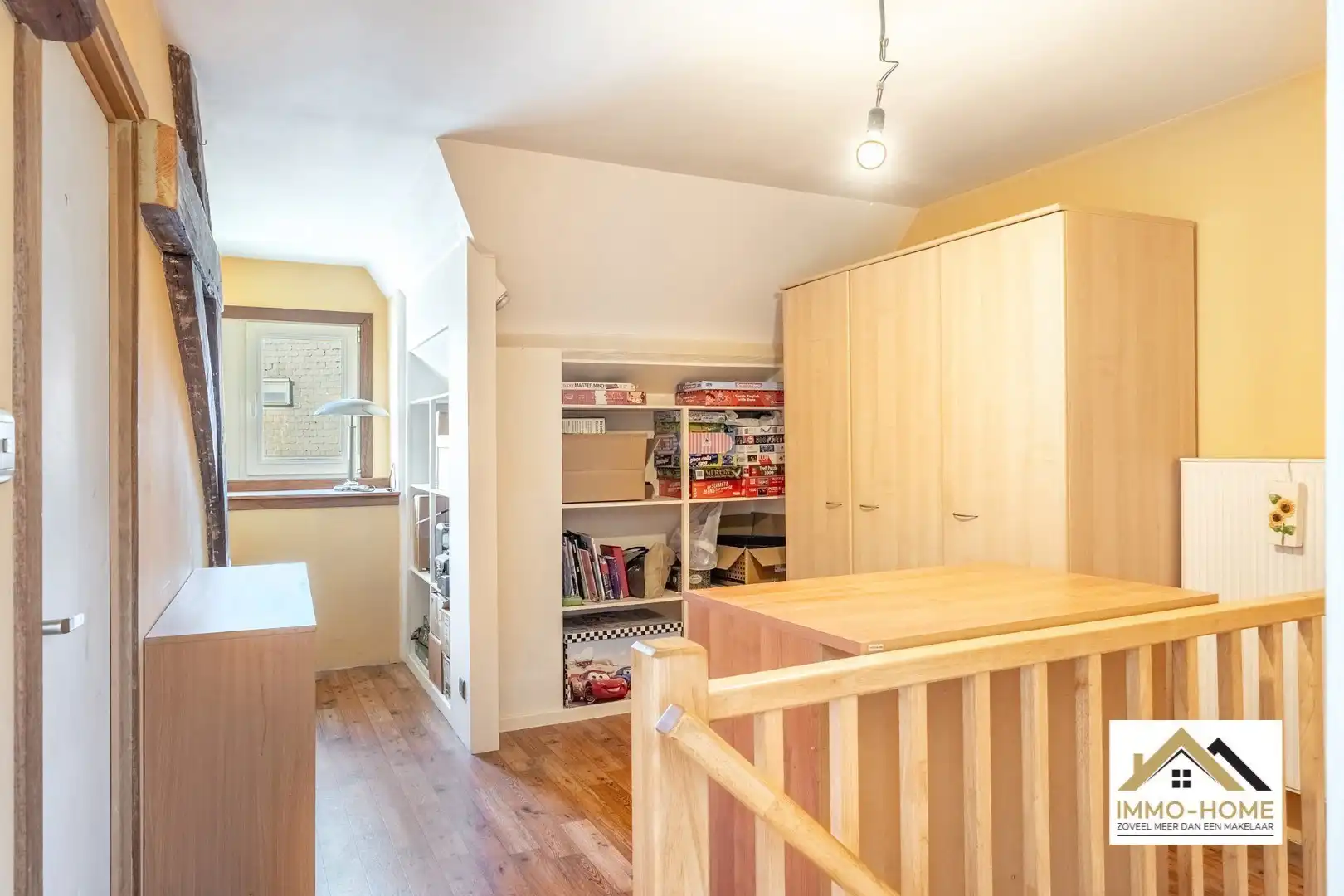 Instapklare woning met praktijkruimte en vrijstaande garage!  foto 25