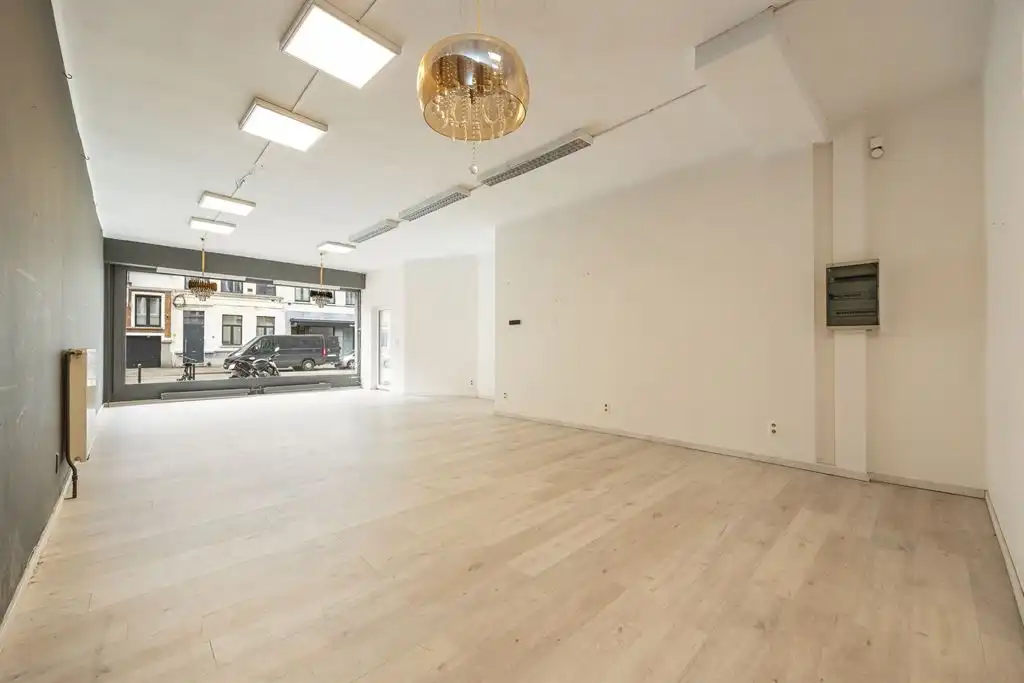 Ruime Handelsgelijkvloers met grote visibiliteit foto 5