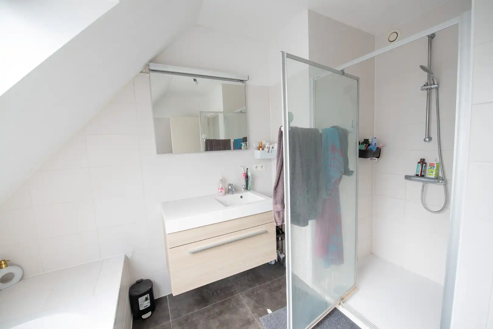 Ruim dakappartement met 2 ruime zonneterrassen te huur in Zulte foto 7