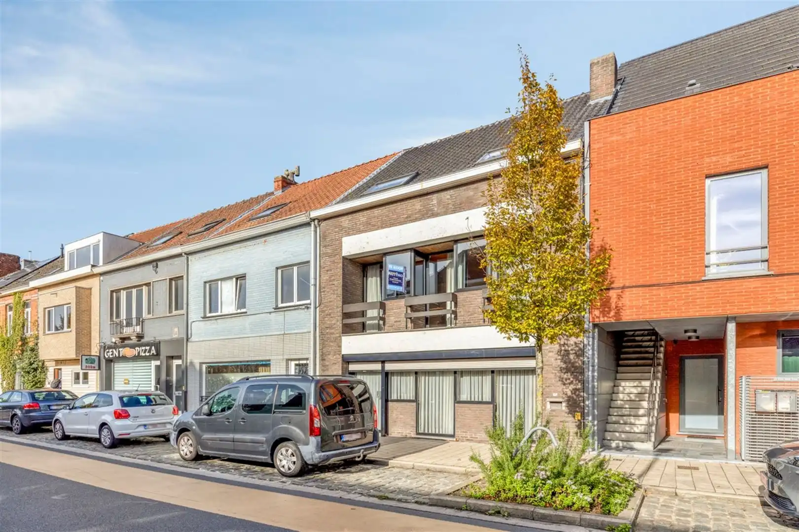 op te frissen ééngezinswoning met tuin en dubbele garage. Vroegere slagerij met woonst. foto 2