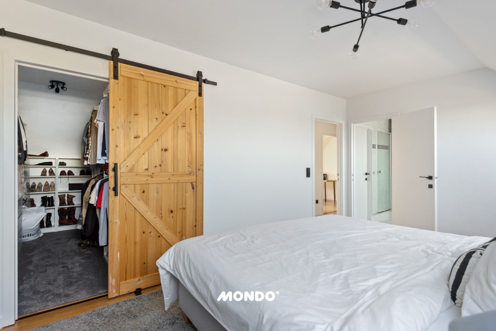 Ruim en uniek dakappartement met 3 slaapkamers, sauna en prachtig uitzicht in het hart van Sint-Amands. foto 15