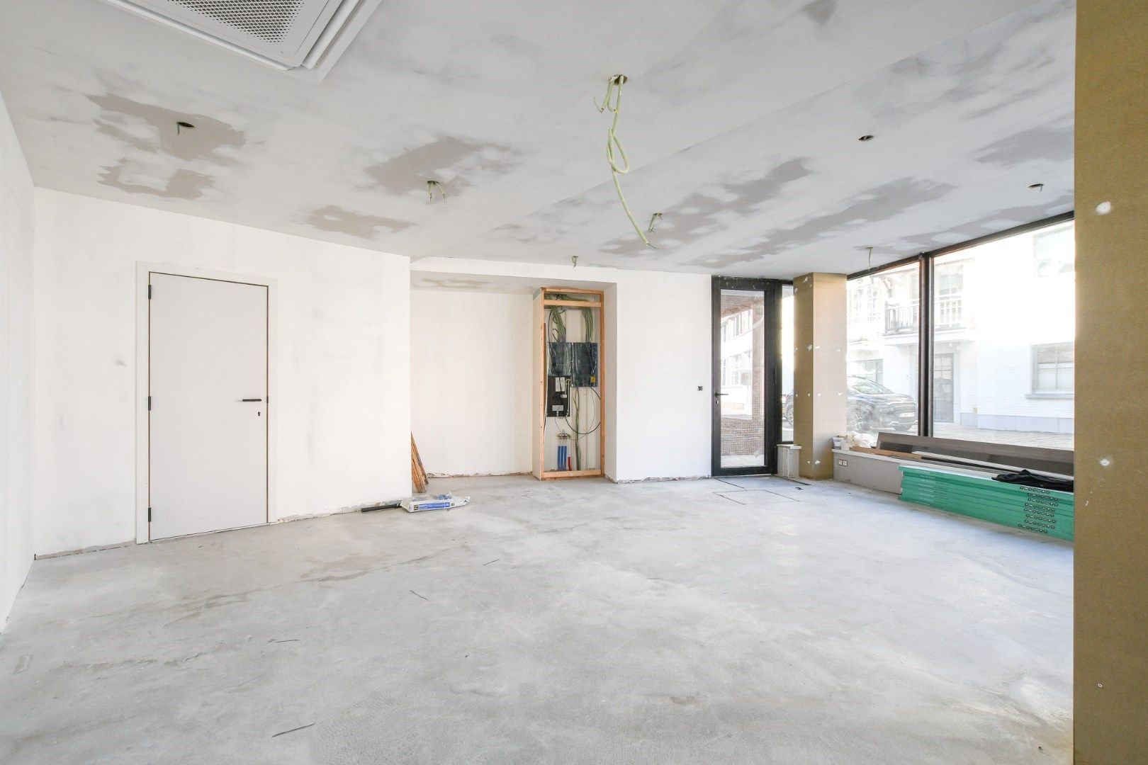 Te huur: volledig vernieuwd handelspand op toplocatie in De Haan foto 3