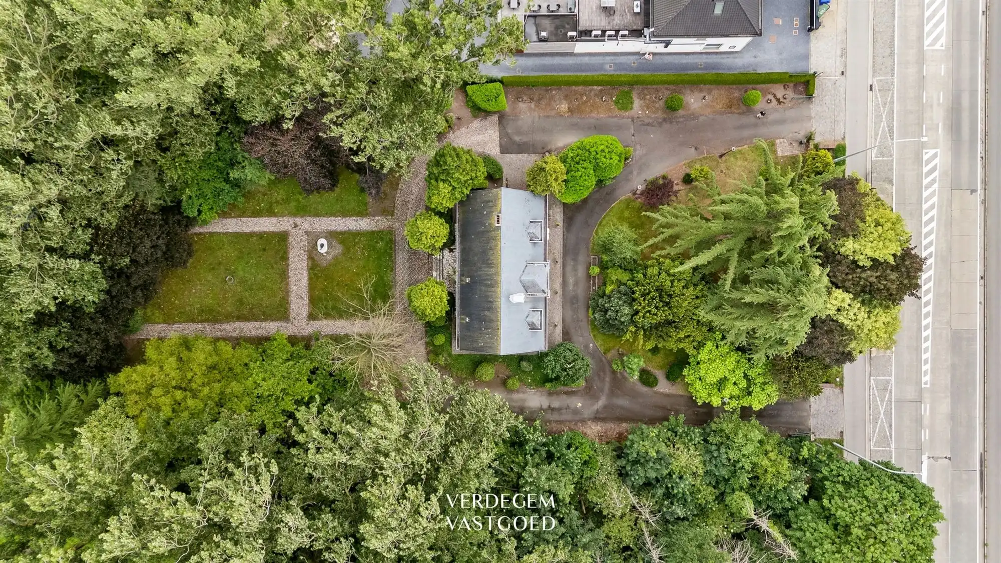 Klassevolle villa in weelderige tuin foto 28
