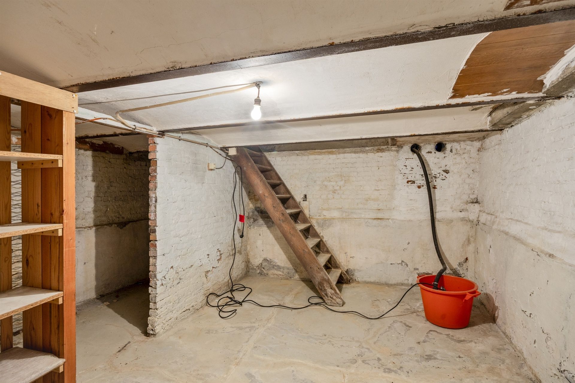 Rustiggelegen woning met atelier en knusse tuin! foto 20