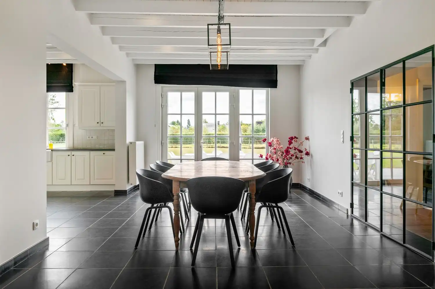 Gerenoveerde villa met bijgebouw en vijver op een perceel van 1,8 ha te Putte foto 10