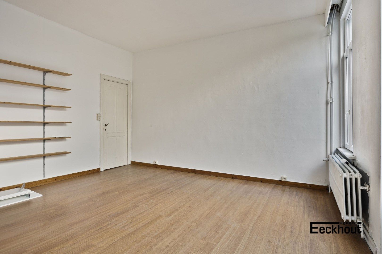 Uniek en ruim (351 m²) herenhuis met garages op topligging te Oostende ! foto 17