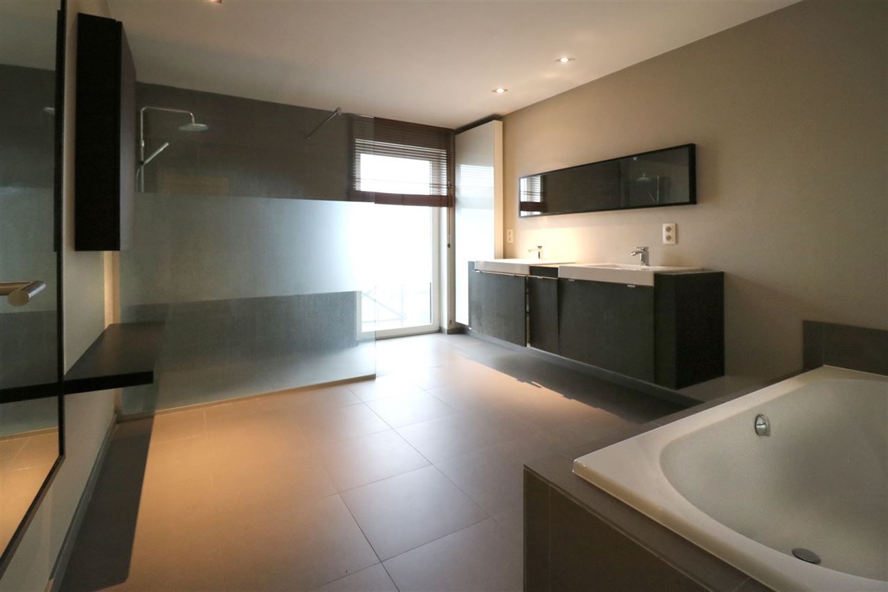 Fraaie loft met 3 slpk. en  twee autostaanplaatsen foto 16