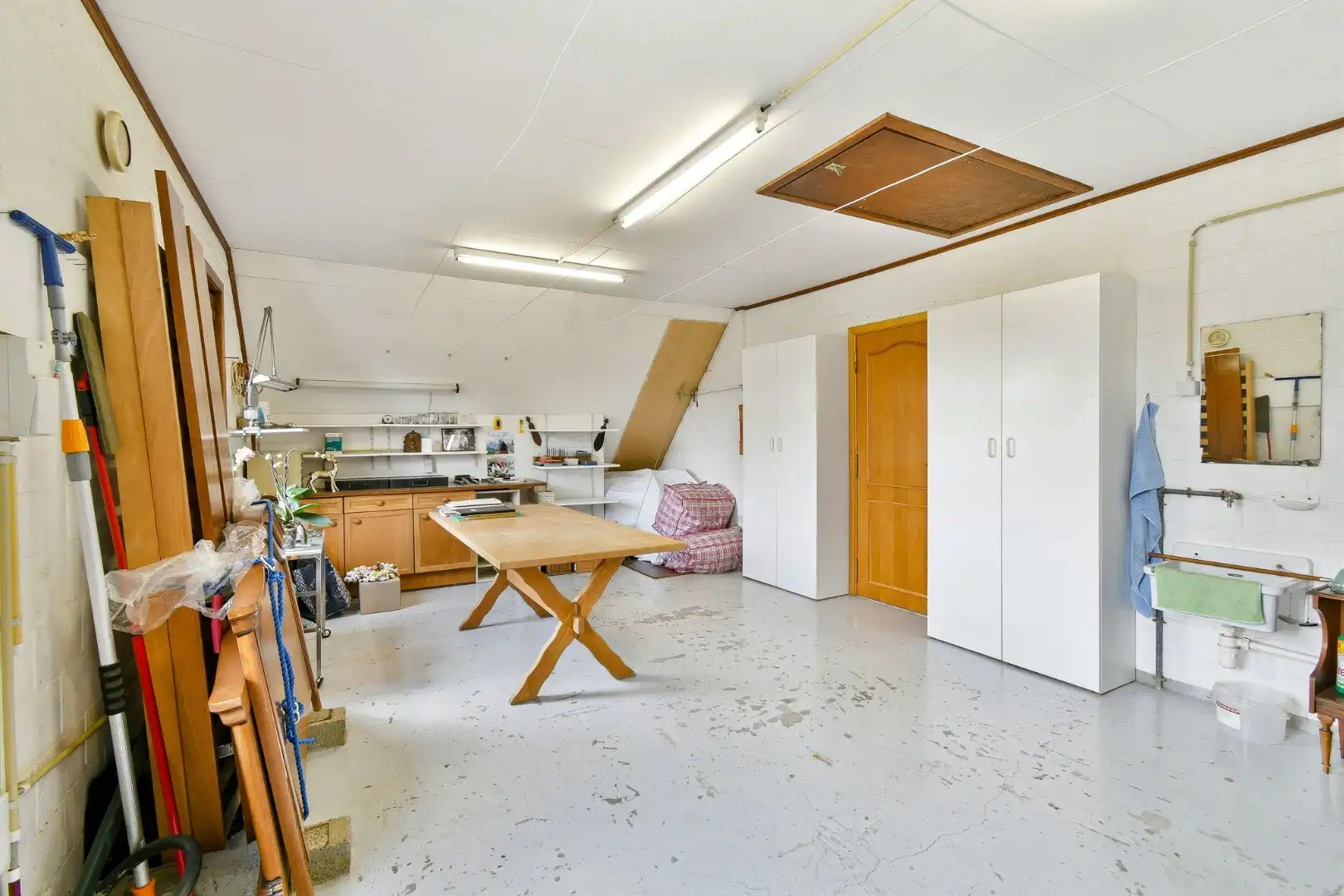 Alleenstaande villa op ruim perceel van 854 m2 in rustige woonwijk te Gistel foto 16