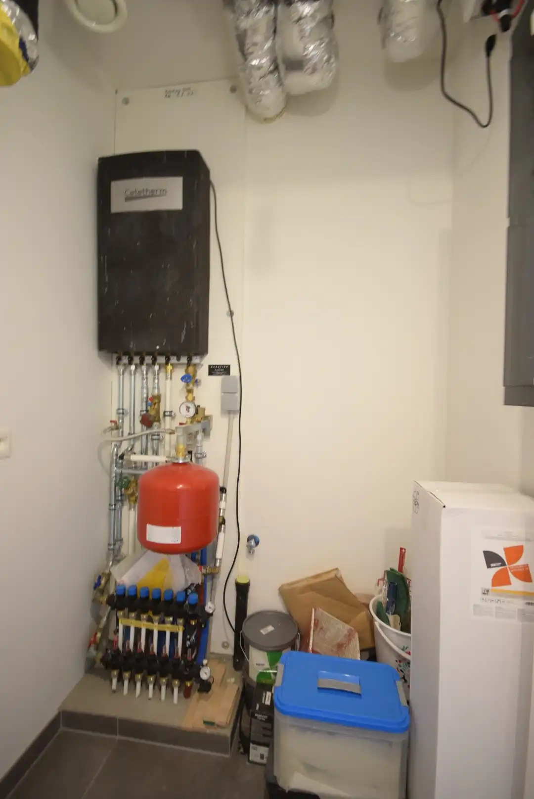INSTAPKLAAR EEN SLAAPKAMER APPARTEMENT MET PARKEERPLAATS EN BERGING foto 11