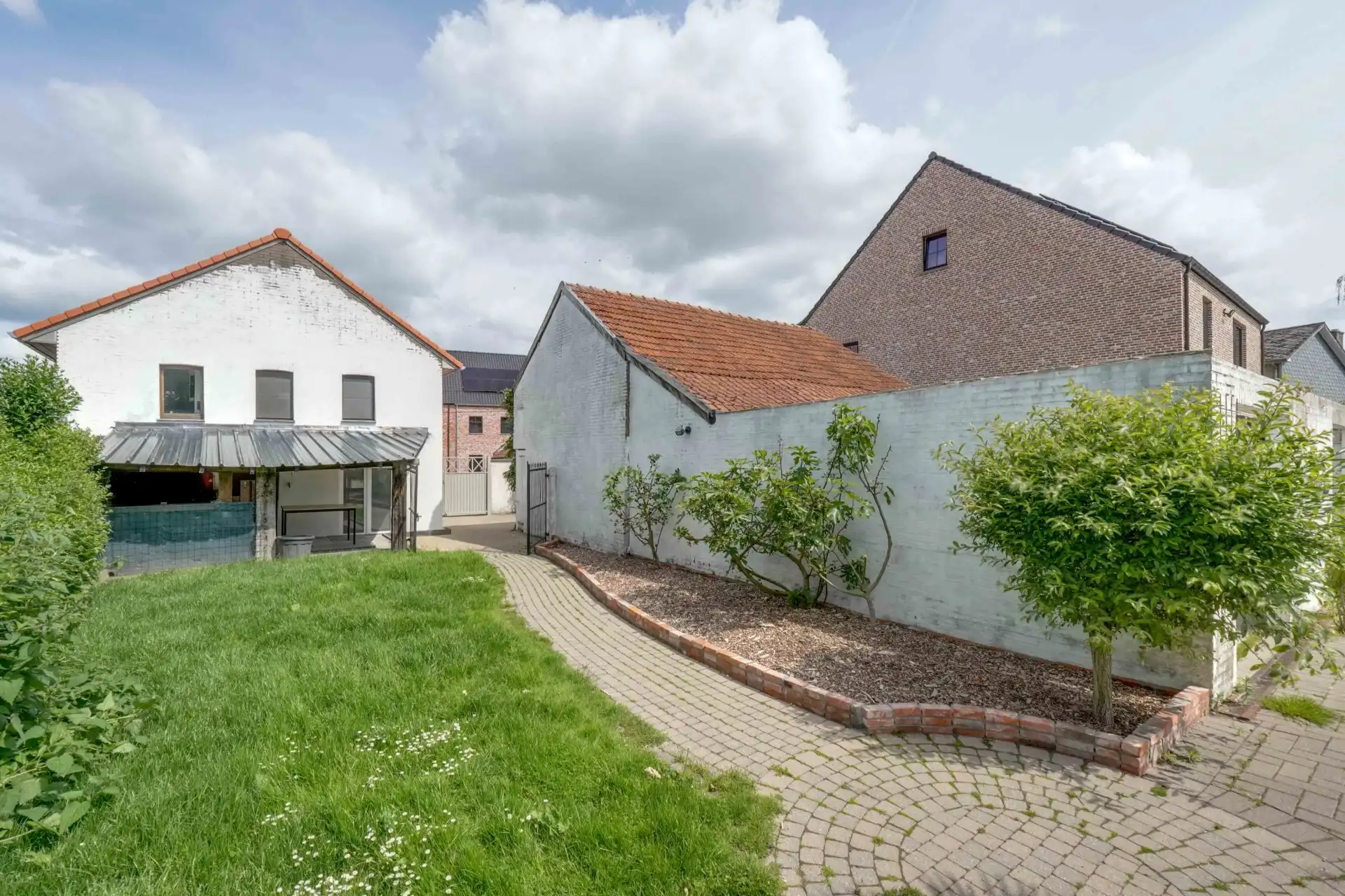 Knusse woning met bijgebouw foto 18