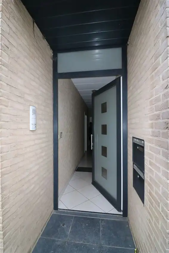 Duplex met 3 slpk., ruim terras en garage nabij station foto 24