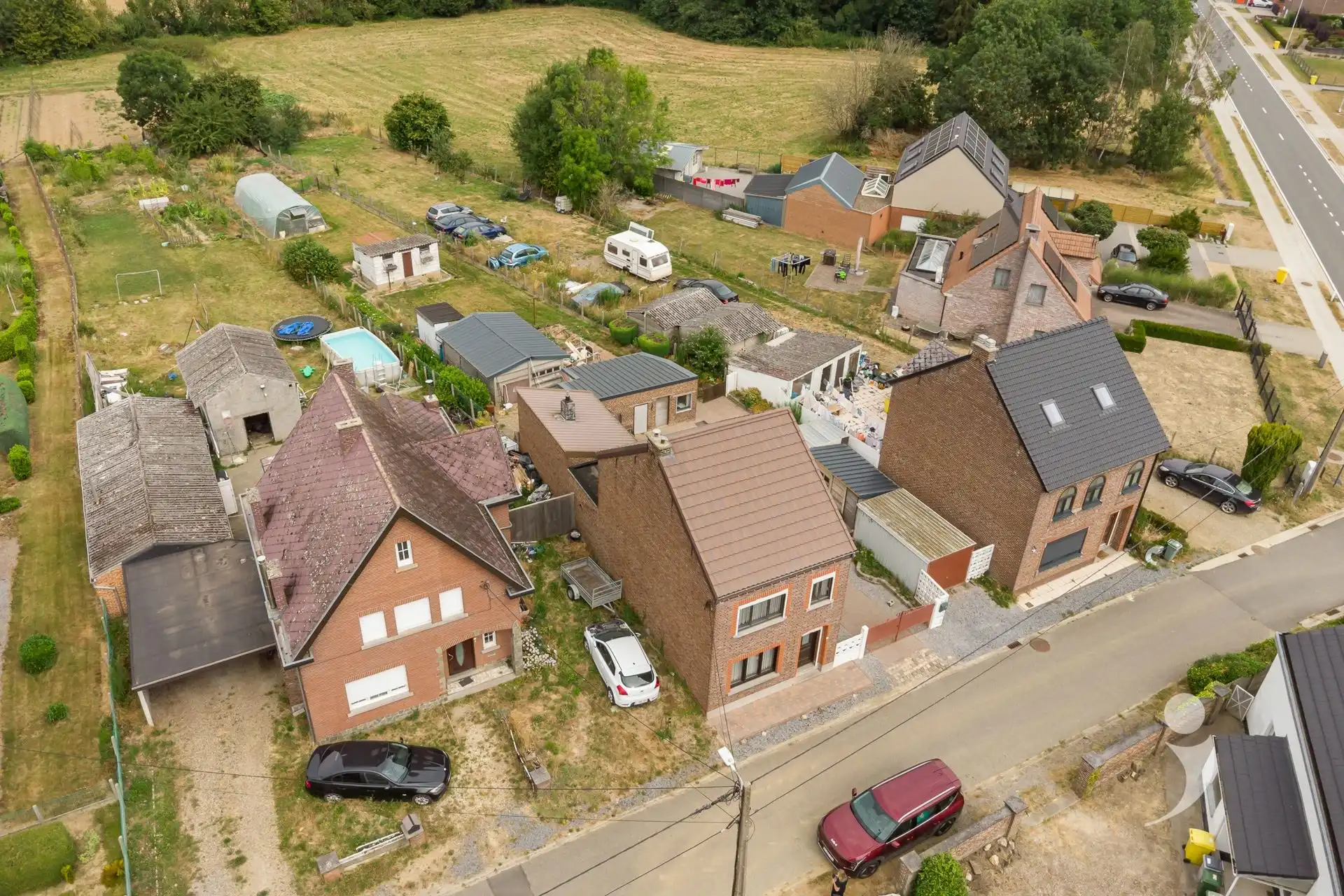 Te renoveren woning met vier slaapkamers!  foto 39