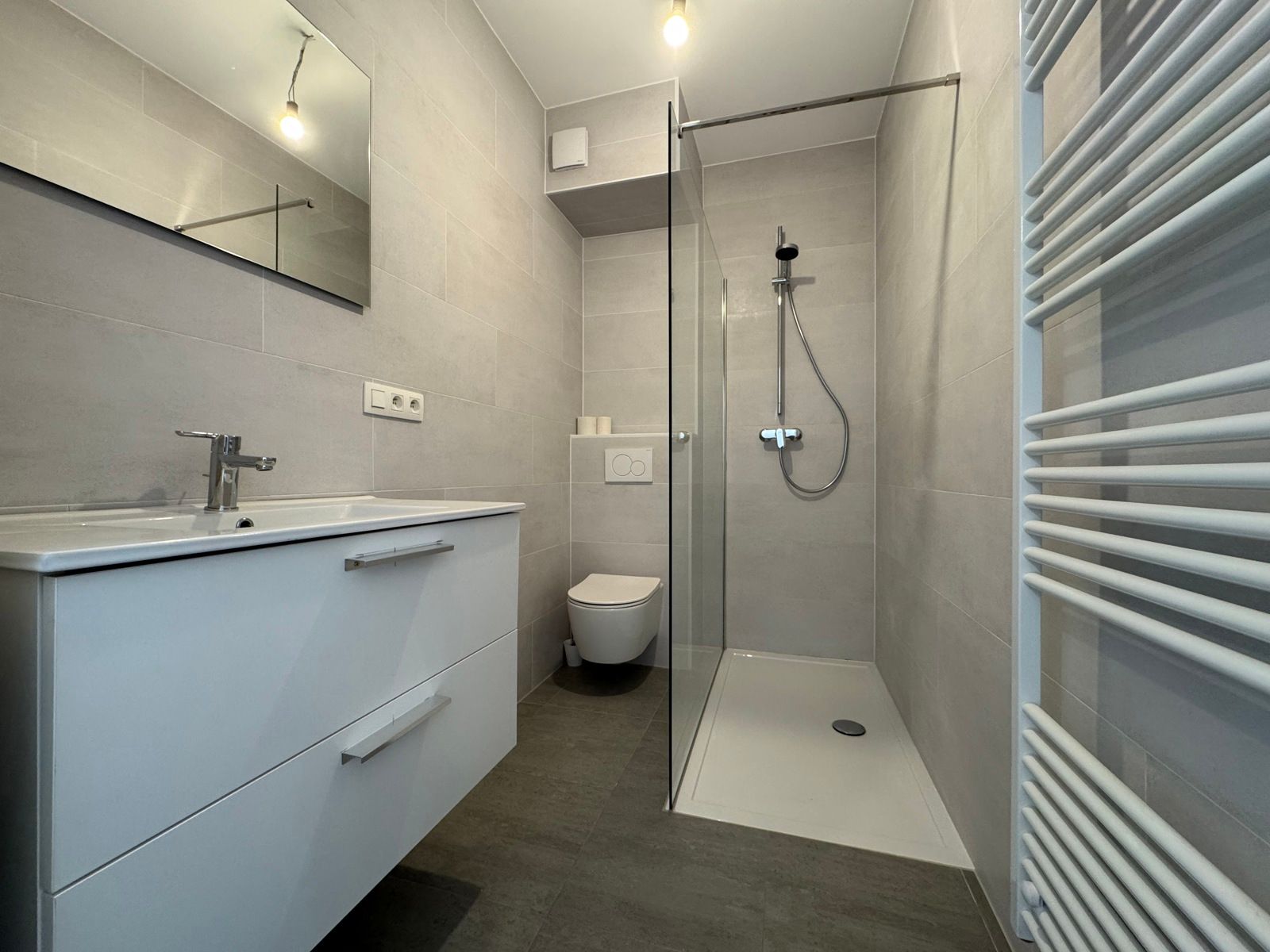 Te huur: gerenoveerd gelijkvloers appartement met tuintje foto 9