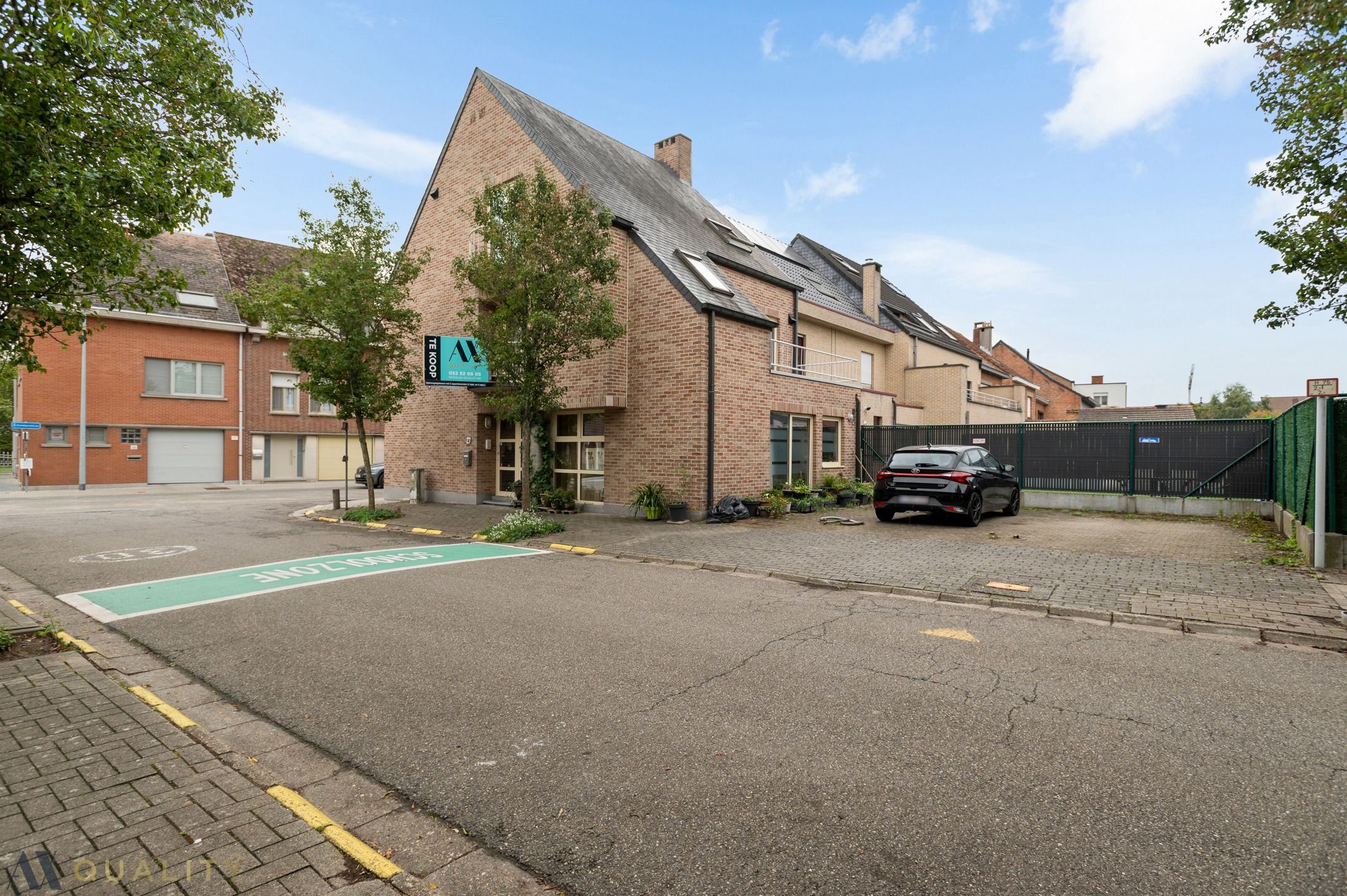 Centraal gelegen opbrengstgebouw met 2 appartementen (GLV met 1 slpk. en triplex met 3 slpk.) en 2 staanplaatsen foto 2