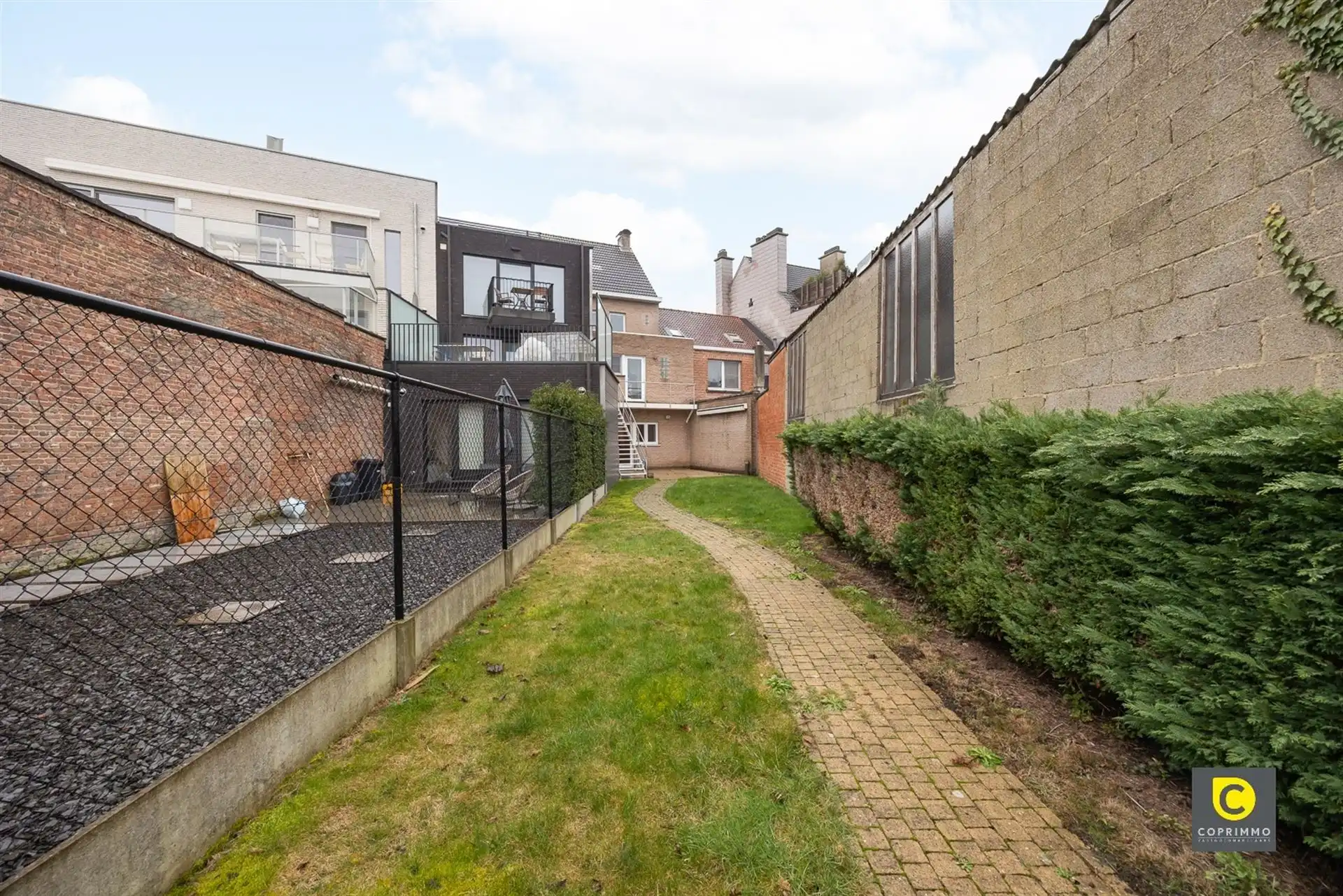 Handelspand met woonst foto 6