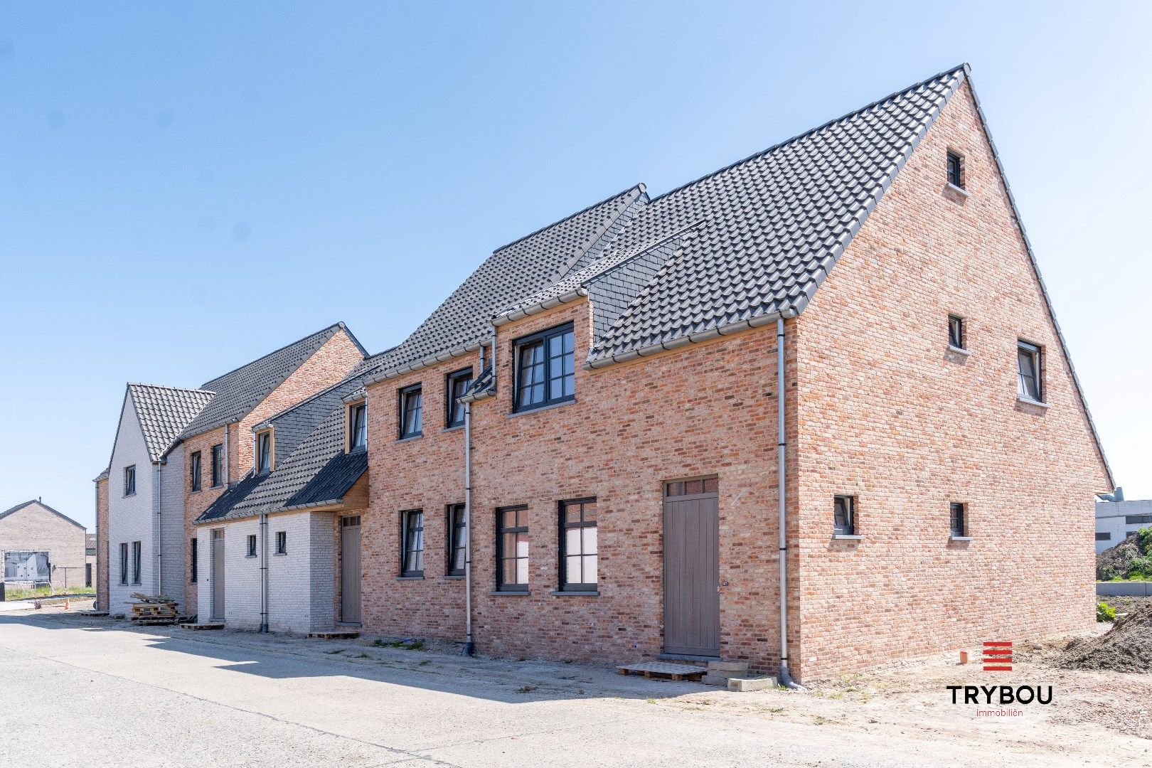 Prachtige nieuwbouwwoningen op landelijke locatie foto {{pictureIndex}}