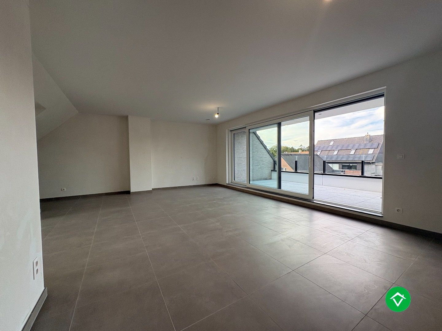 Nieuwbouwappartement met 2 slaapkamers en 2 terrassen in centrum Koekelare  foto 5