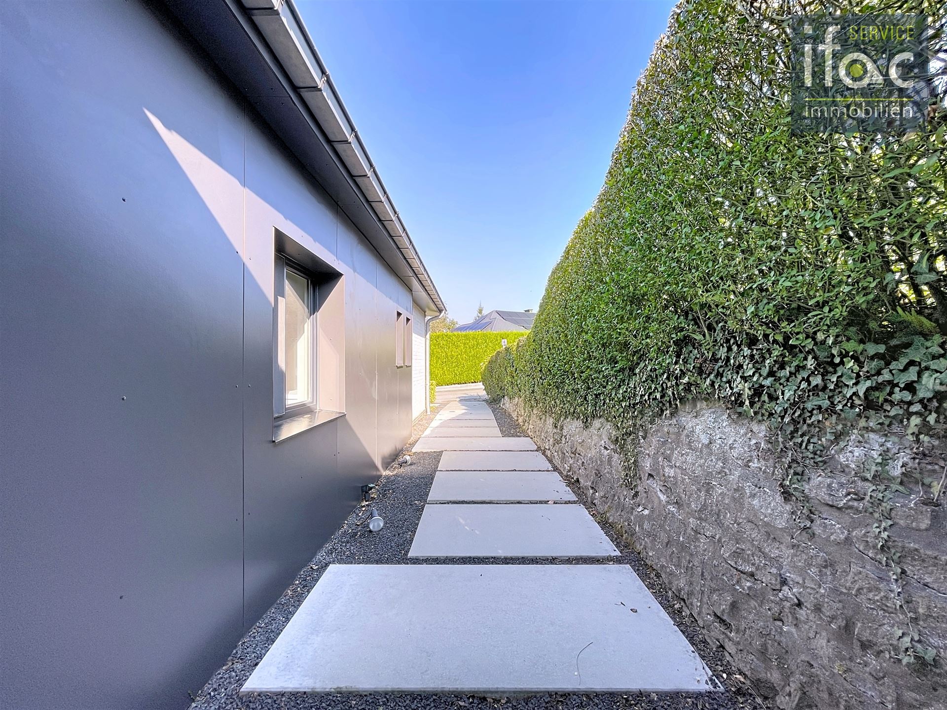 Gerenoveerde villa met 4 ruime slaapkamers foto 25