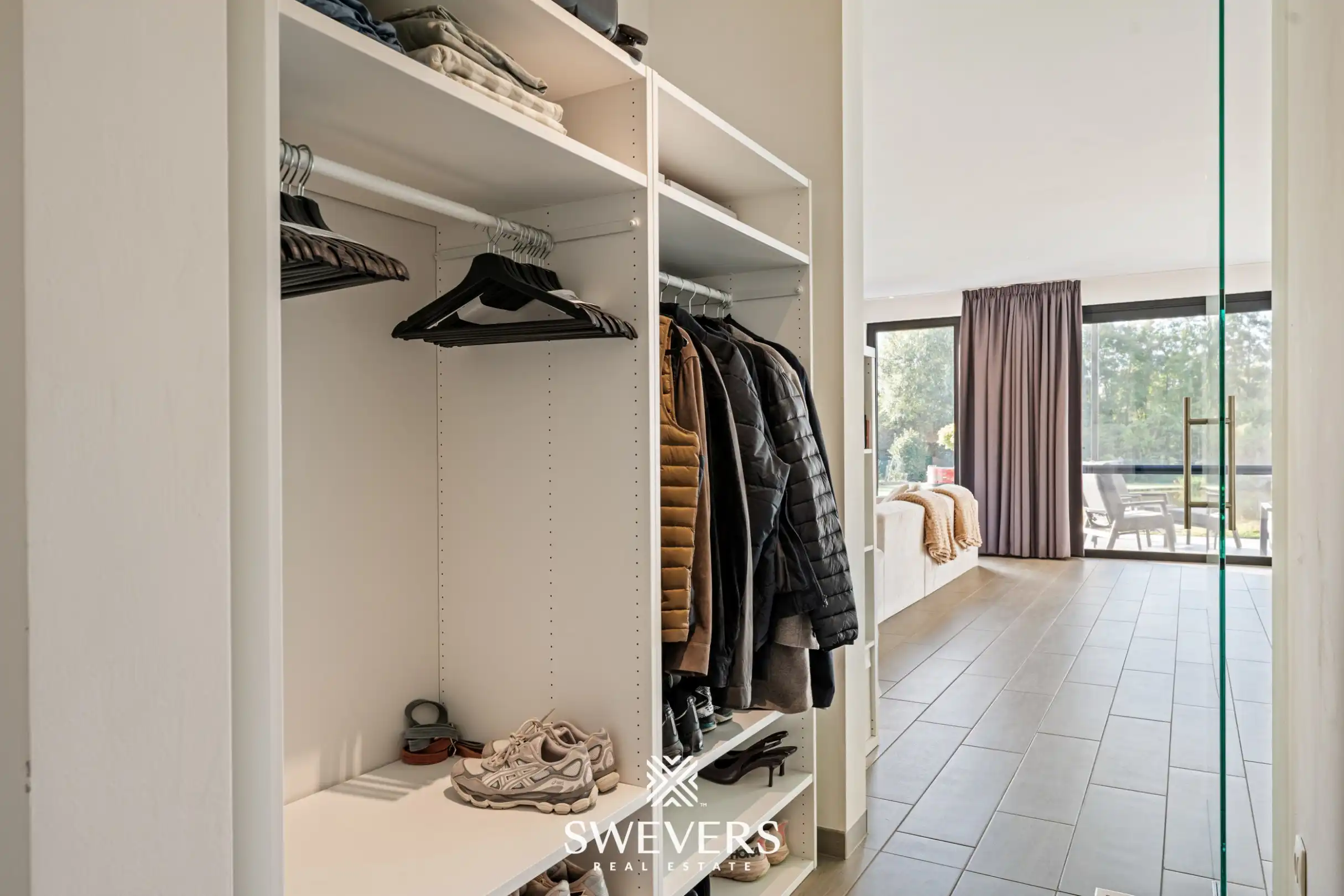 Appartement met twee autostaanplaatsen en terras met uitzicht op prachtige binnentuin foto 7