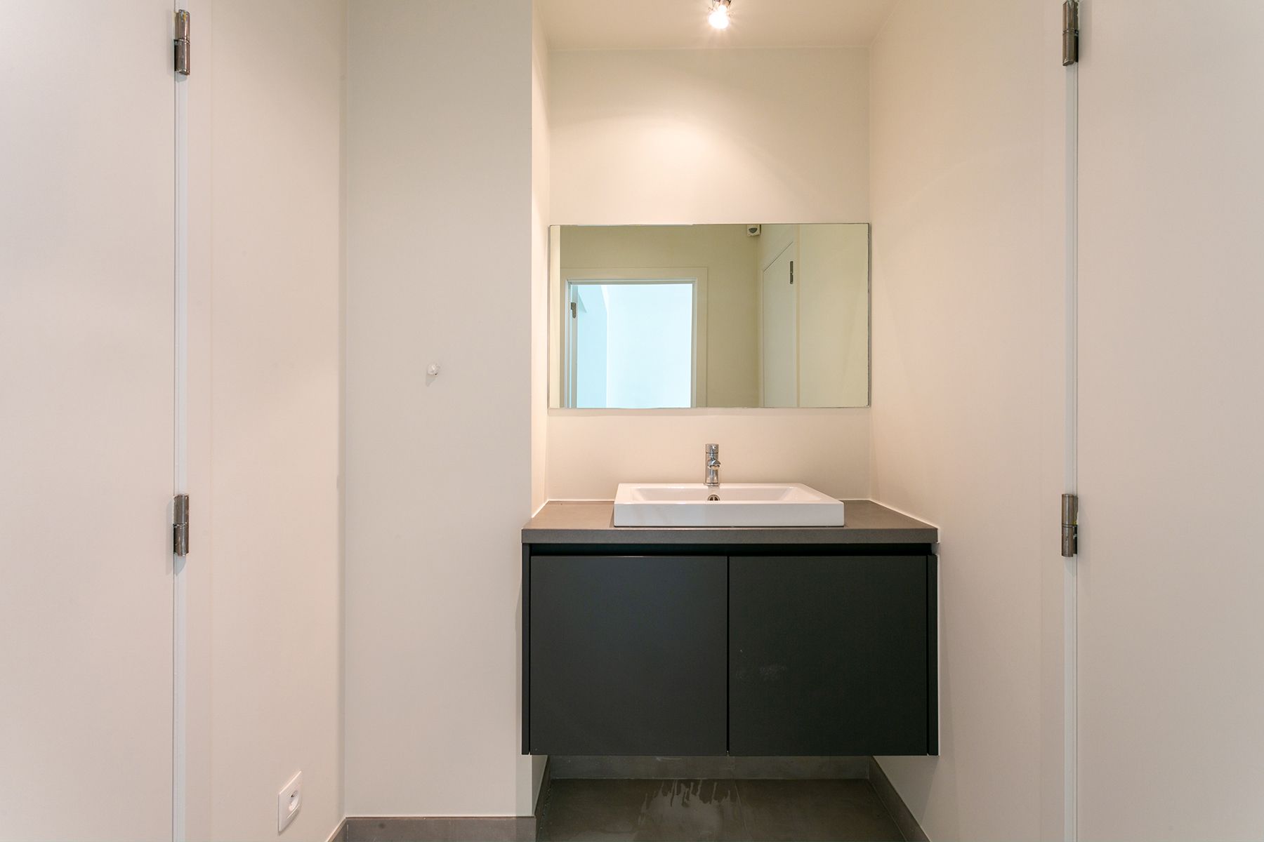 Commerciële Ruimte met Privatieve Kelder en Parking foto 10