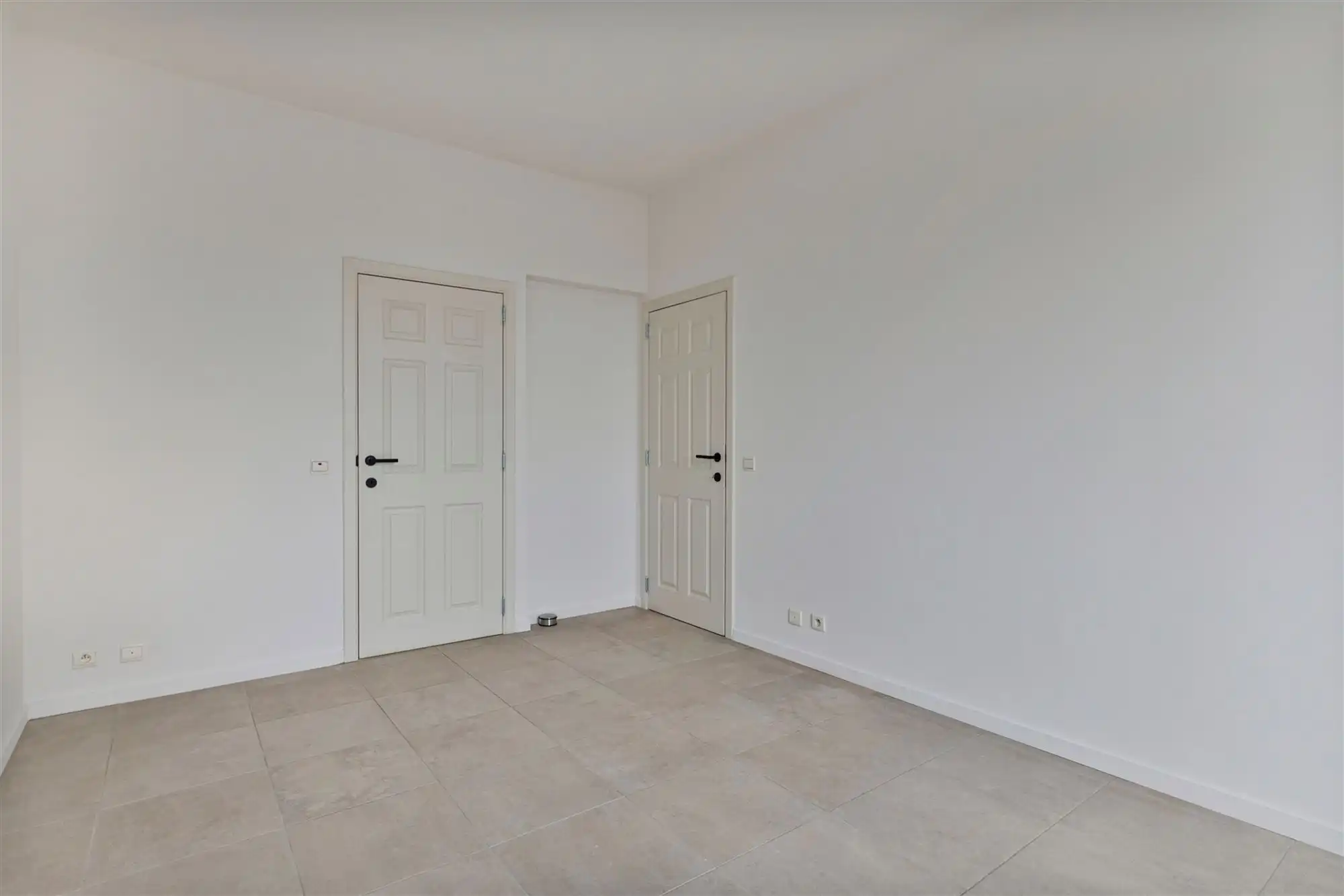 Lichtrijk appartement met terras vlakbij Harmoniepark foto 9