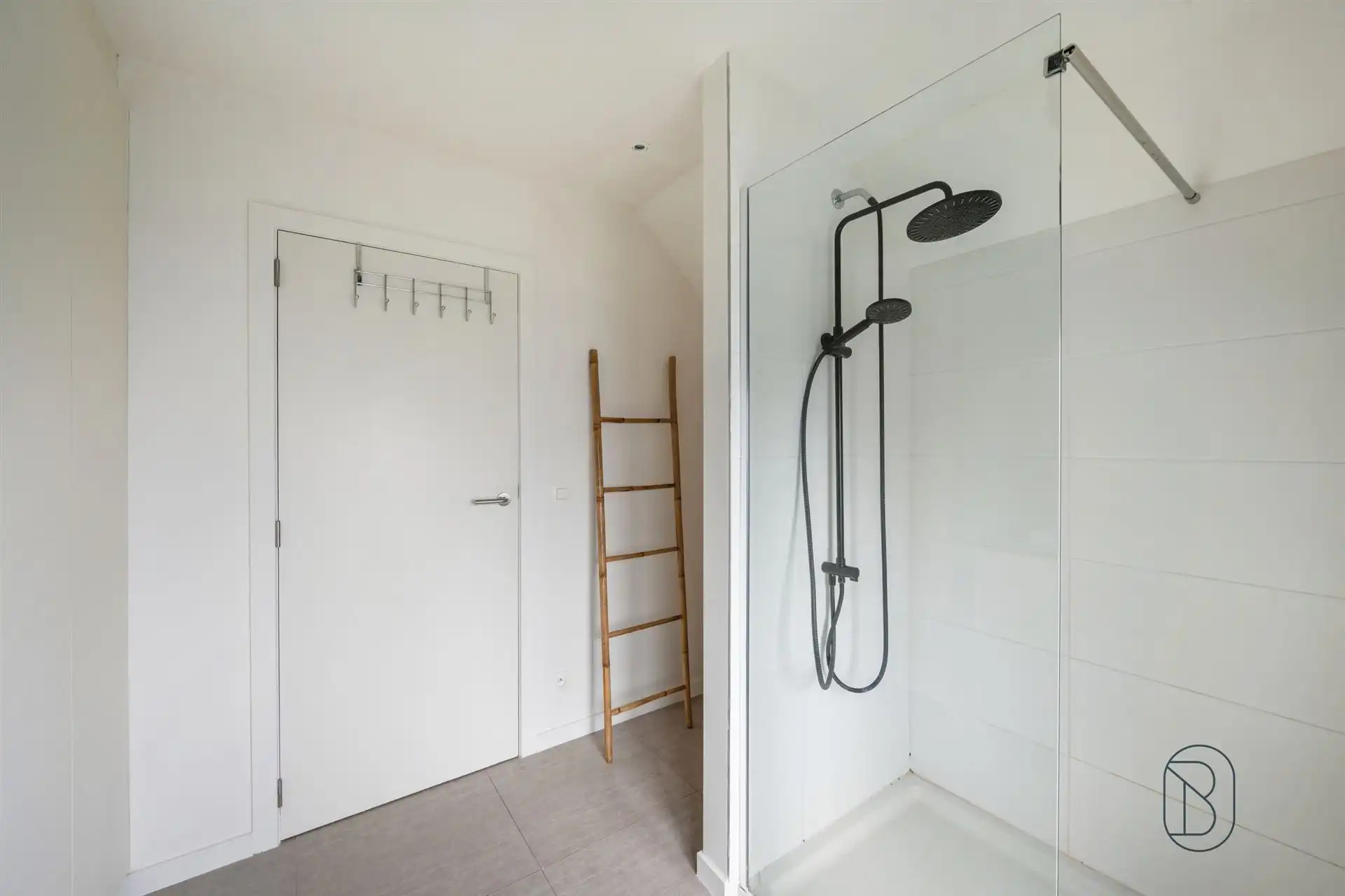 Instapklare woning met 3 slaapkamers en tuin foto 15