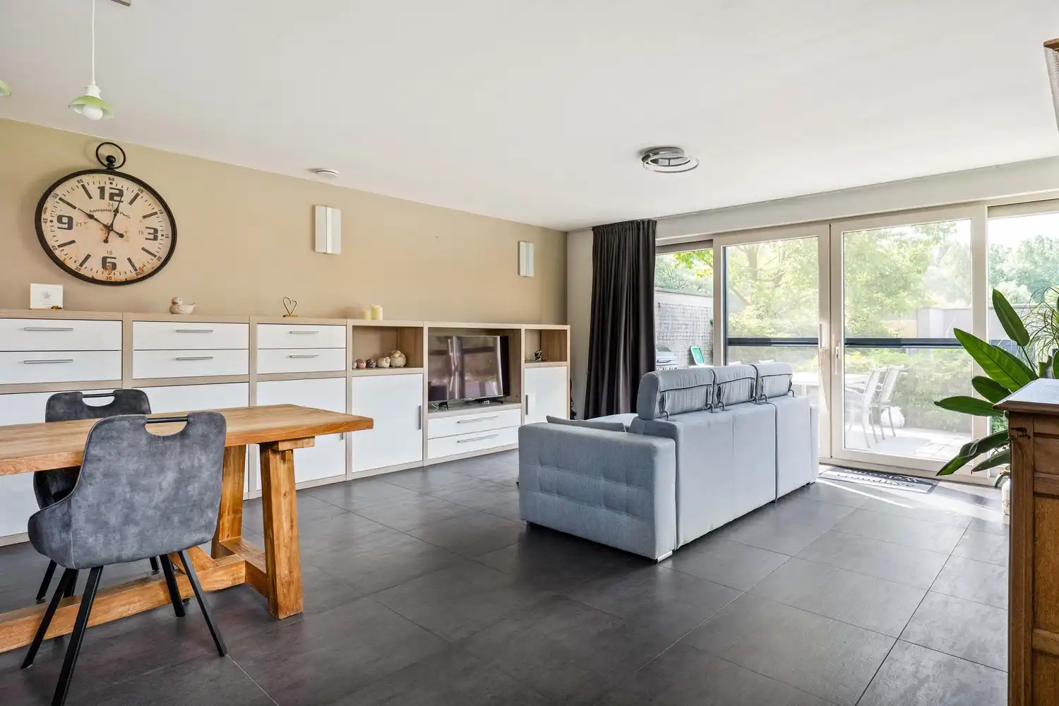 Ruim, energiezuinig appartement met souterrain, 4 slaapkamers, tuin en aanhorende grond in Wijnegem! foto 10