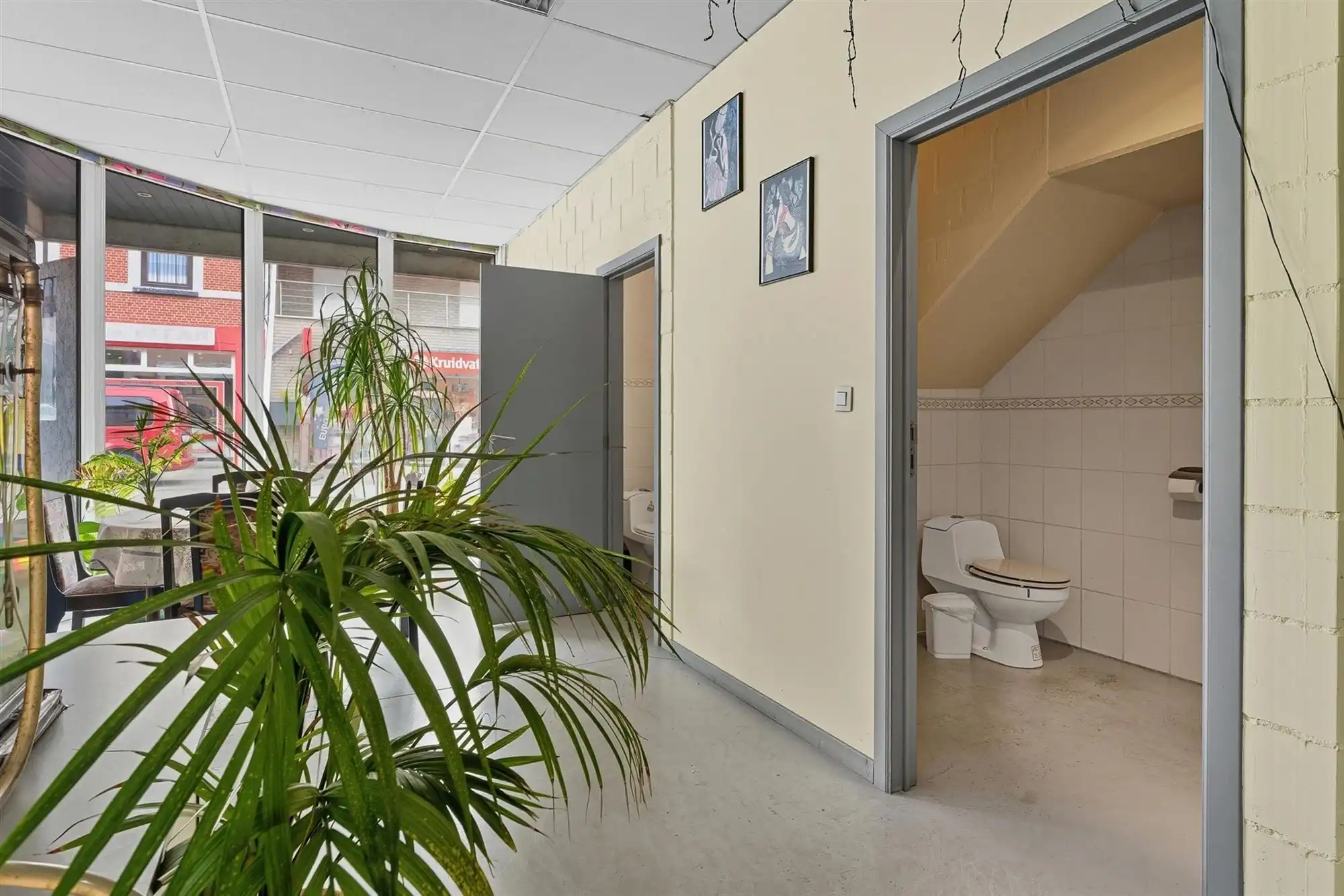 RUIM HANDELSPAND VAN 210M² MET OPEN FLEXIBELE INDELING IN KOERSEL CENTRUM foto 9