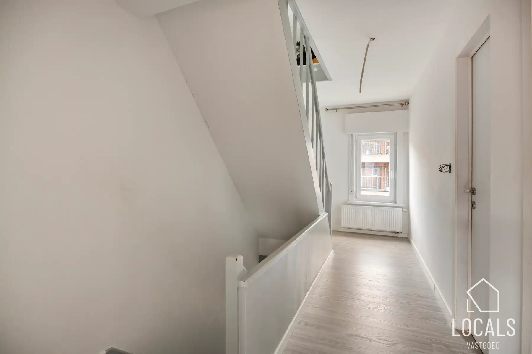 Instapklare woning met 5 slaapk., 3 badkamers en tuin foto 13