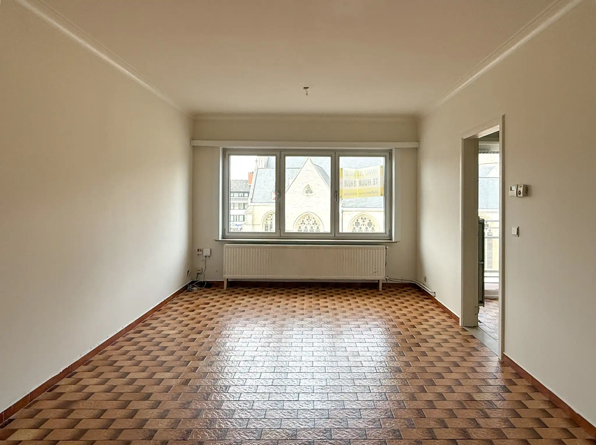 Appartement met 2 slaapkamers op topligging aan de Grote Markt in Beveren foto 2