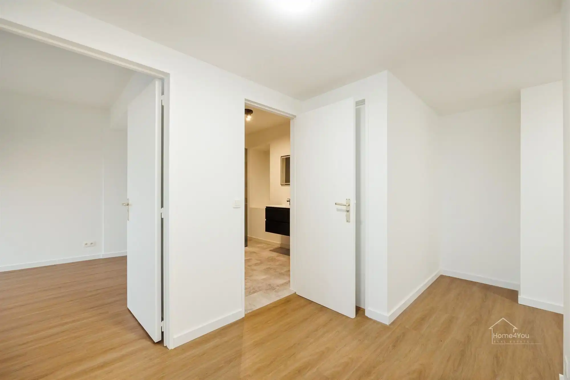 Ruim en gerenoveerd 3-slaapkamerappartement met 2 terrassen foto 8