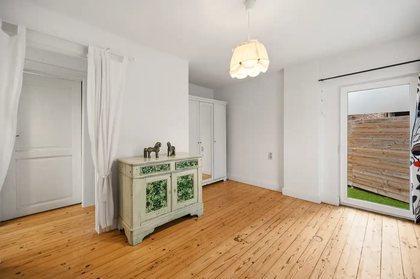 Instapklare karaktervolle woning op uitstekende locatie in Sint-Joris-Weert foto 9