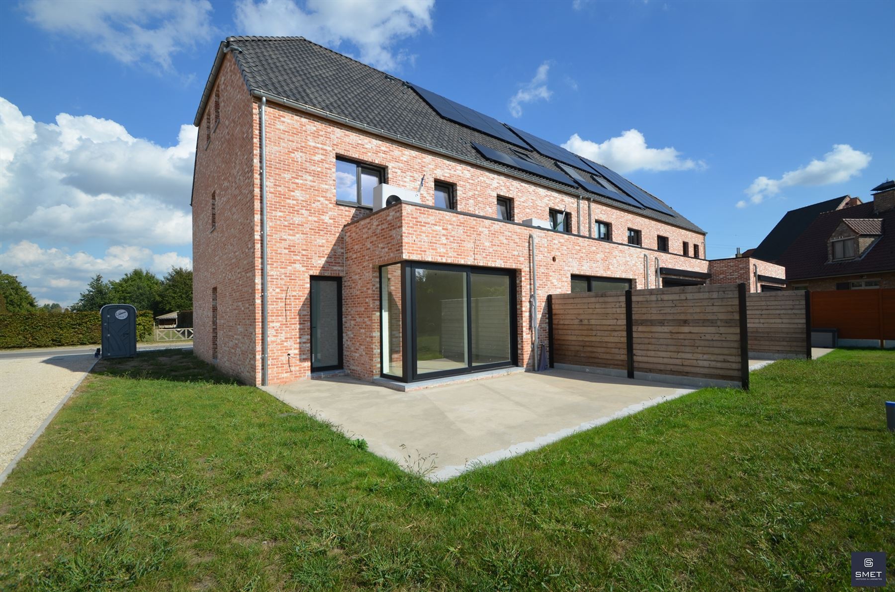 Halfopen nieuwbouw woning foto 2