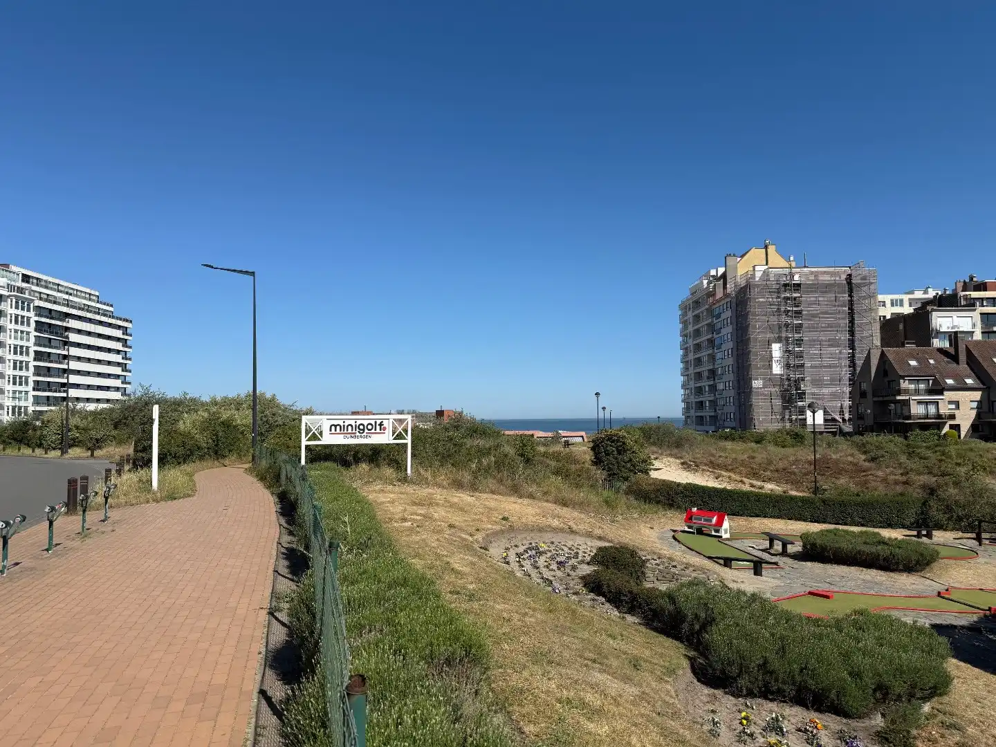 RES. J. STÜBBENPARK - GESLOTEN GARAGEBOX - DUINBERGEN foto {{pictureIndex}}