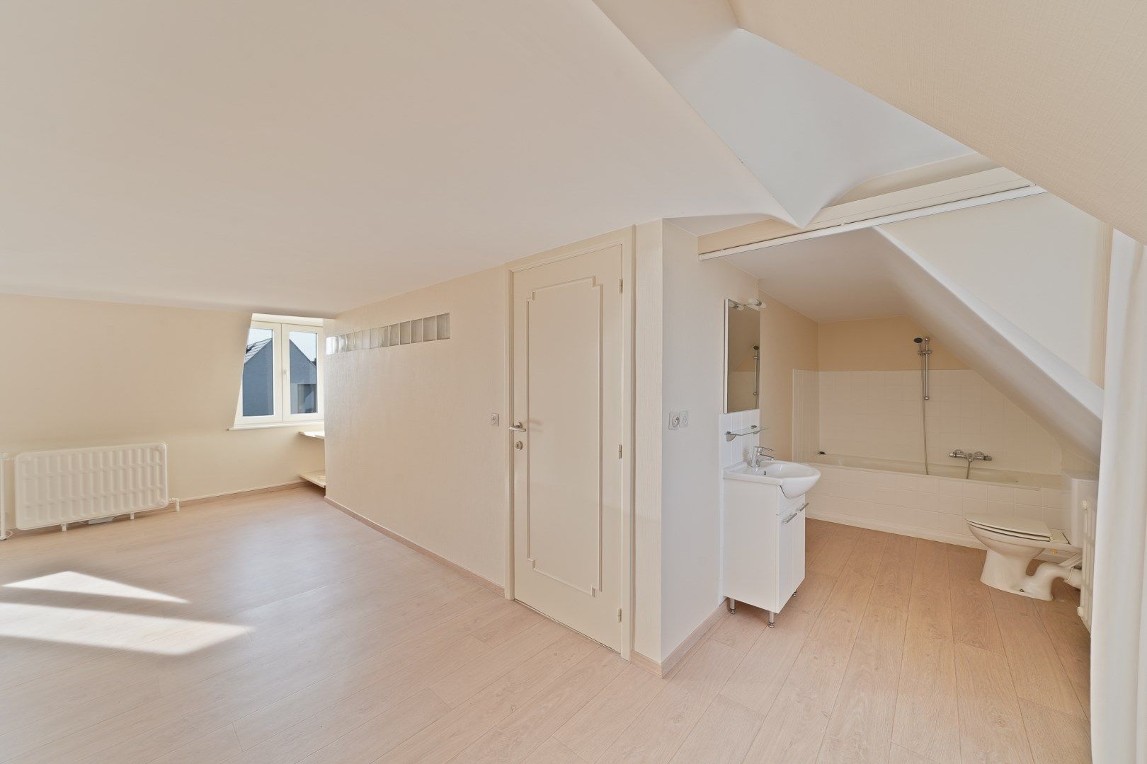 Te moderniseren woning met tuin en grote garage in Stene (Oostende) foto 15