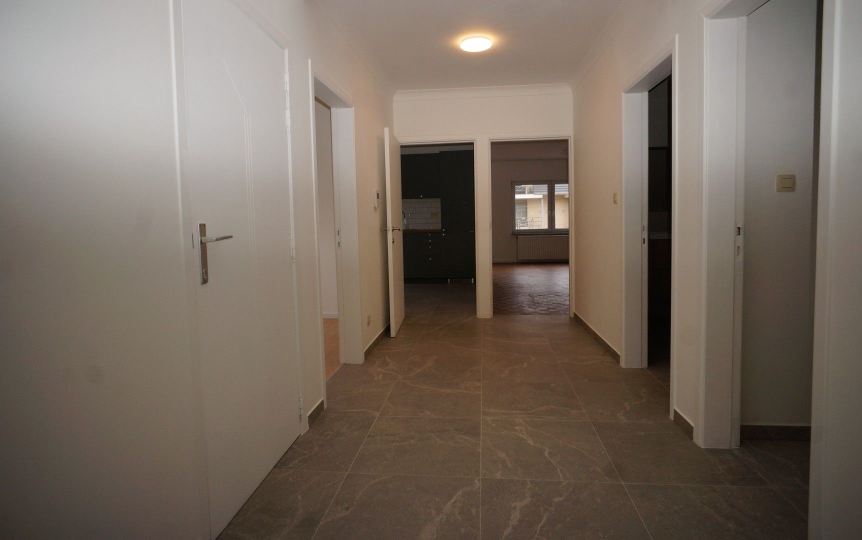 Gerenoveerd appartement met 3 slaapkamers foto 14