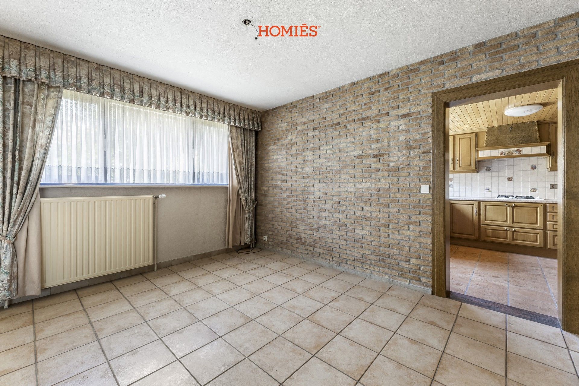 Te renoveren woning met veel potentieel foto 6
