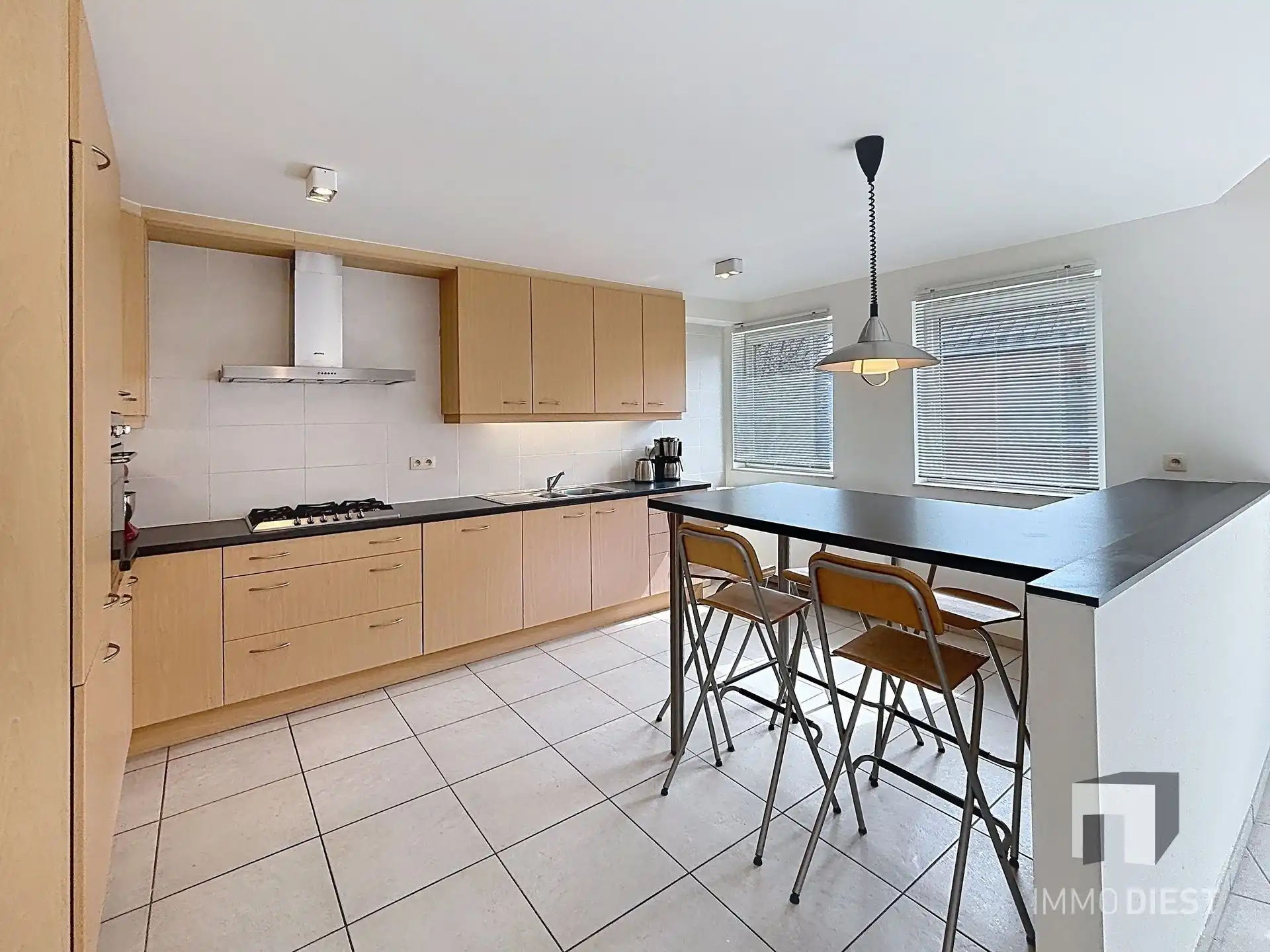 Ruimtelijk duplexappartement met karakter, badend in licht op gunstige ligging in het hart van Zichem. foto 7